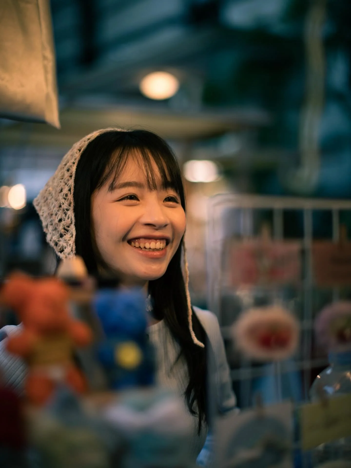 A smile 😊 lit like a lantern in the street market&mdash;
soft, warm, and bright enough
to make every small moment feel like wonder.

📍松煙文化園區，台北，台灣 🇹🇼

#taipeitravel #taiwan #taipei🇹🇼 #taipeibeauty #街頭攝影 #台北 #streetphotography #streetphotographe