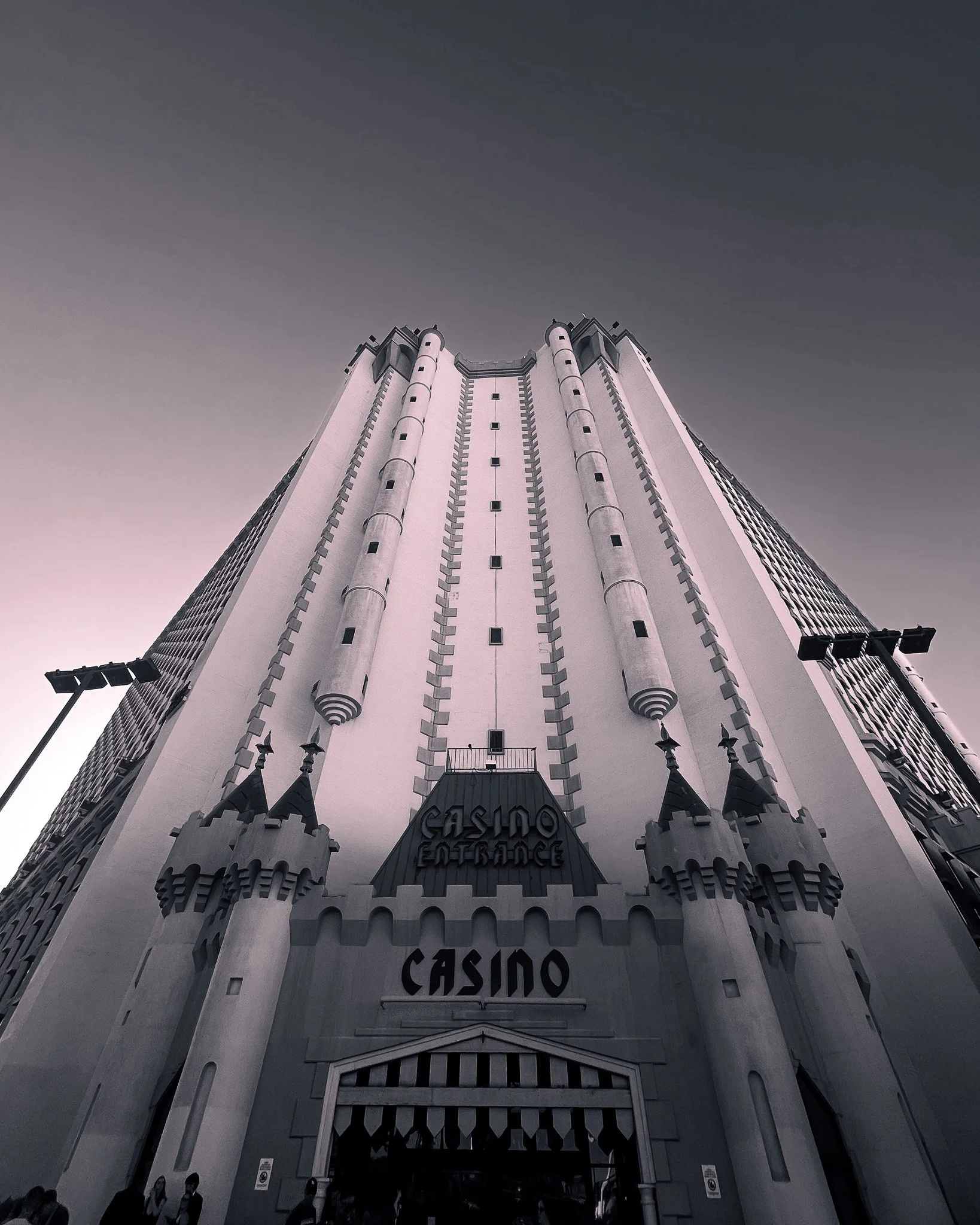 kushphoto-las-vegas-castle-casino-entrance-tower-2023.jpg