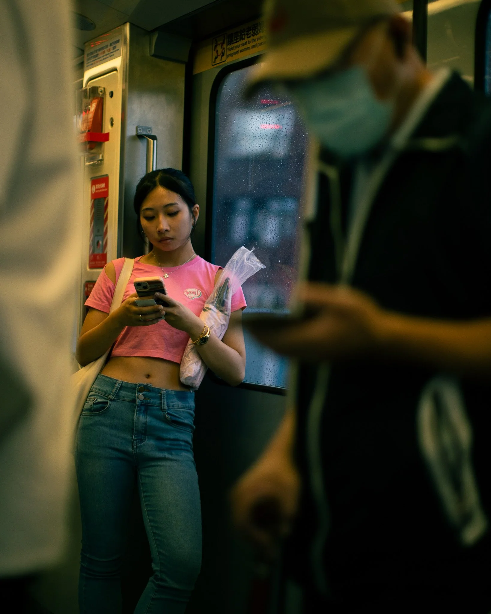 kushphoto-taiwan-woman-phone-metro-carriage-2024.jpg