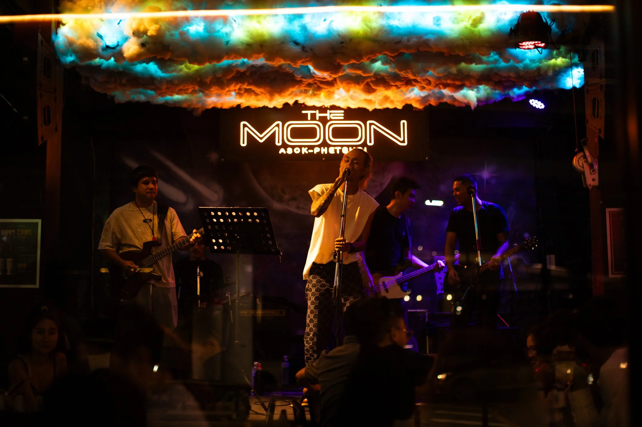 kushphoto-bangkok-the-moon-live-band-neon-2024.jpg