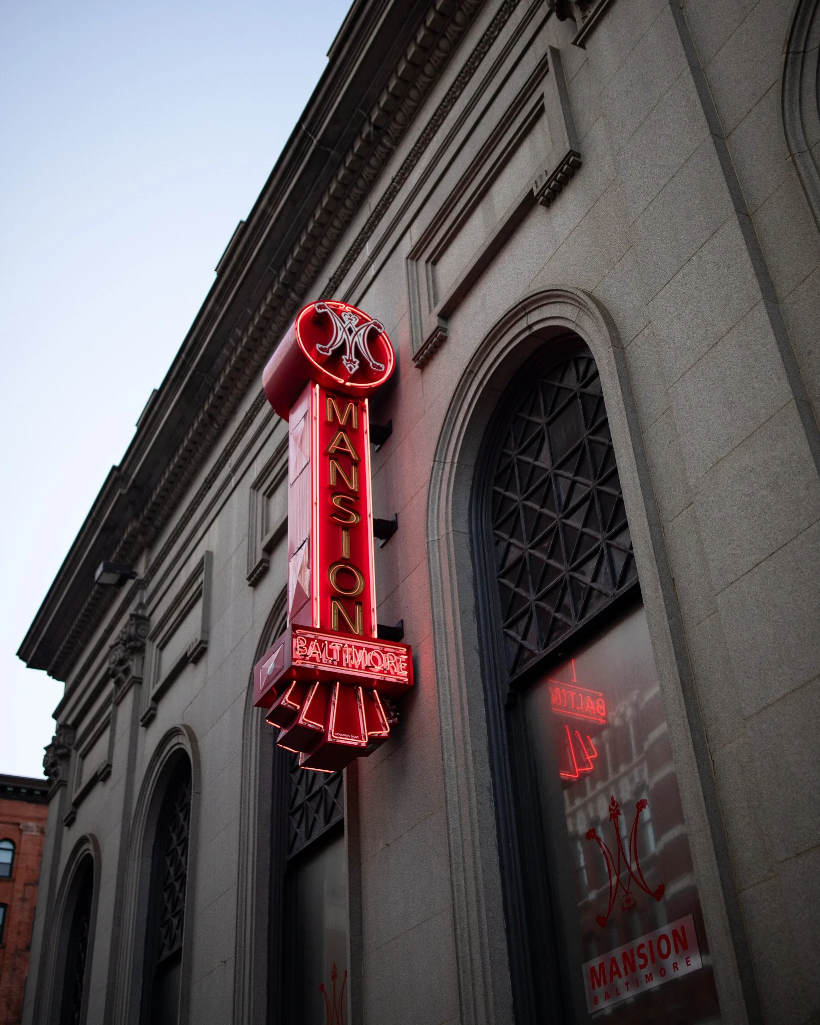 kushphoto-baltimore-mansion-neon-sign-facade-2023.jpg
