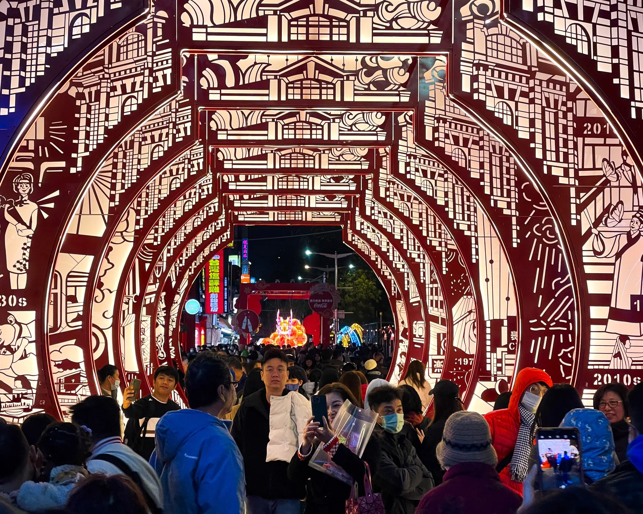 kushphoto-taipei-lantern-festival-arch-crowd-2024.jpg