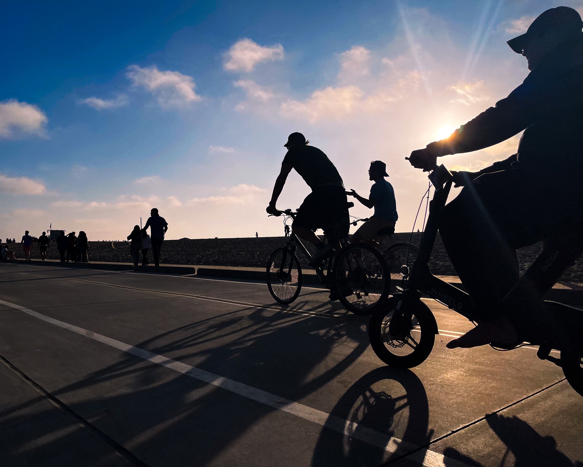 kushphoto-usa-cyclists-silhouette-boardwalk-sunset-2023.jpg