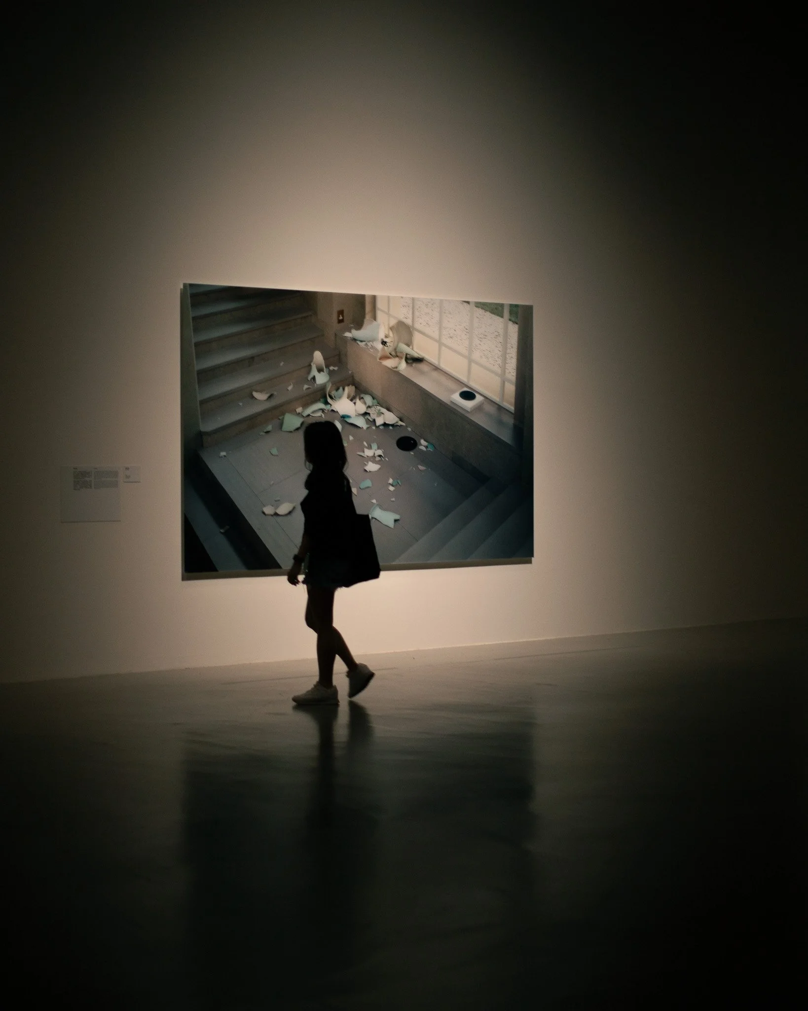 kushphoto-taiwan-gallery-stairs-photograph-visitor-2025.jpg