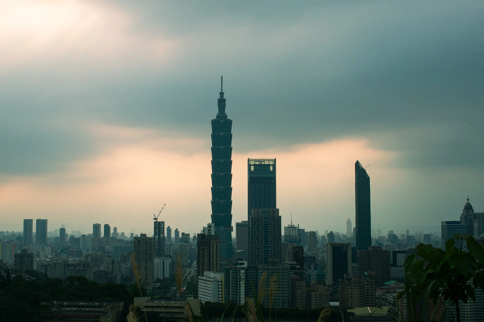 kushphoto-taipei-taipei-101-cloudy-skyline-2024.jpg