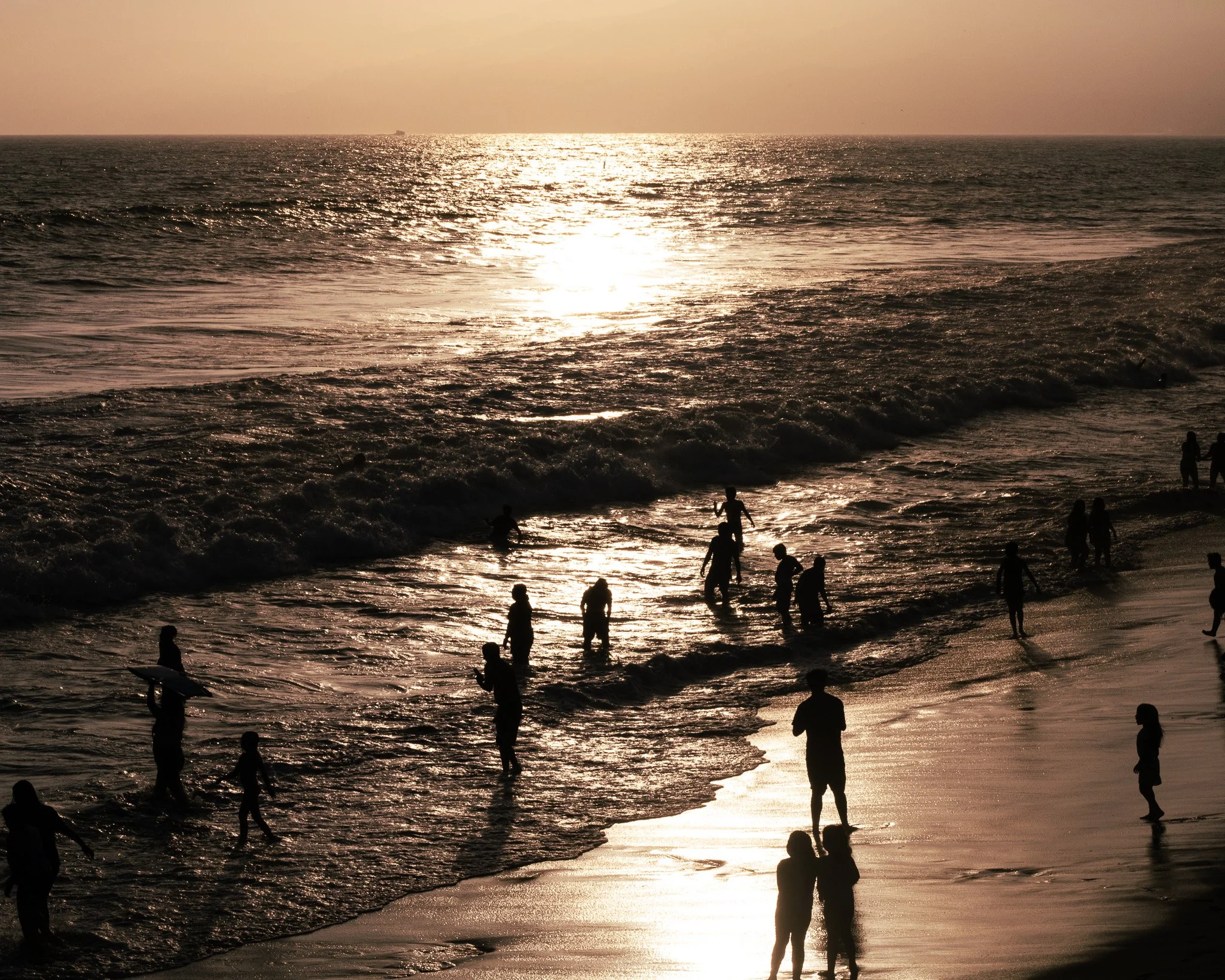 kushphoto-ko-pha-ngan-mae-haad-beach-bathers-sunset-2023.jpg