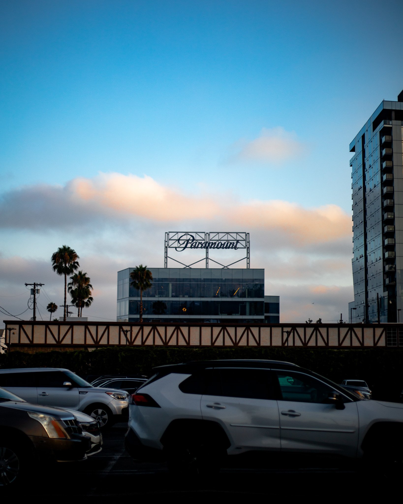 kushphoto-los-angeles-paramount-sign-parking-lot-2023.jpg