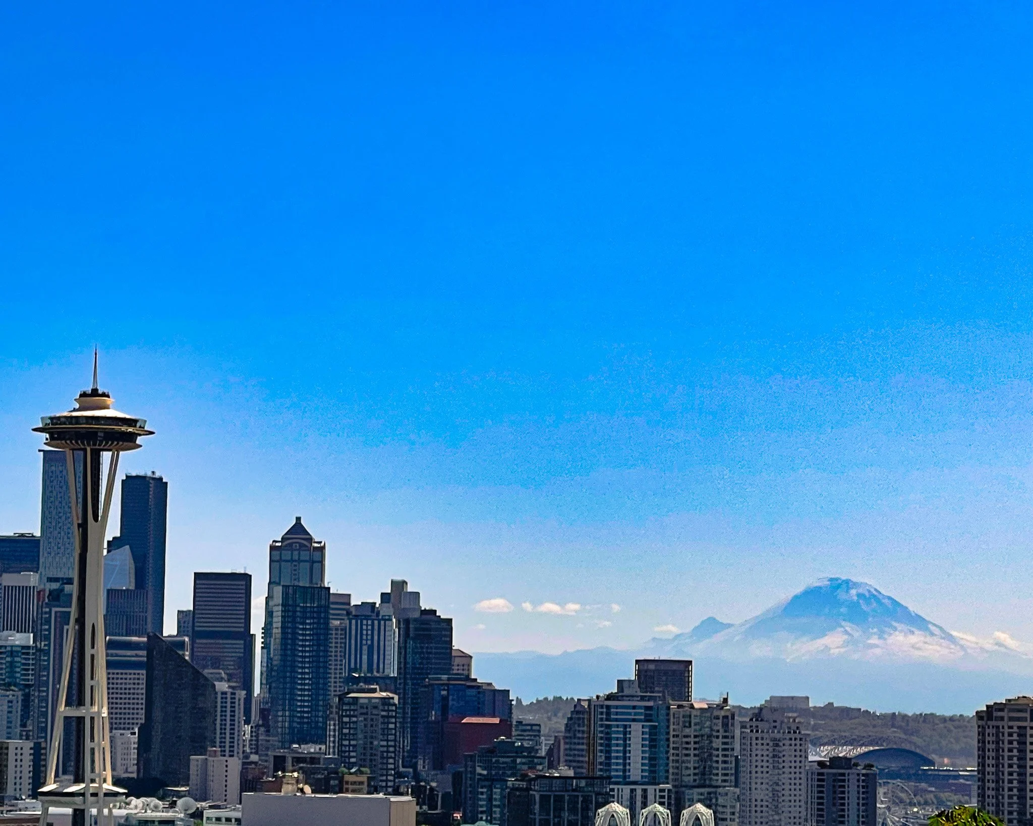 kushphoto-seattle-space-needle-rainier-skyline-2021.jpg