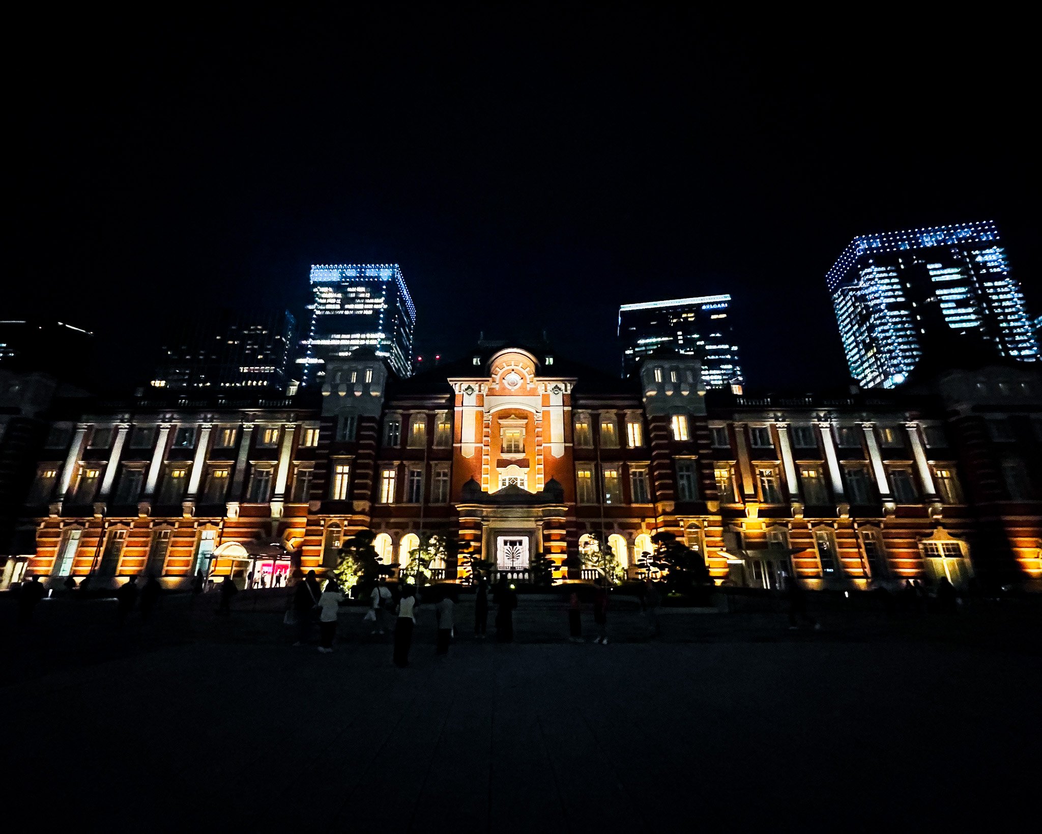 kushphoto-tokyo-tokyo-station-night-facade-2024.jpg