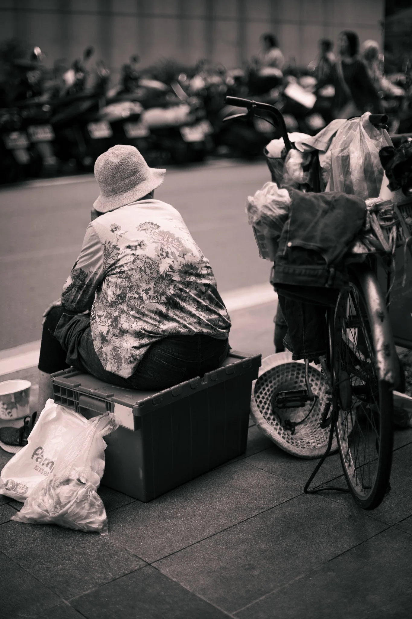 kushphoto-taiwan-street-vendor-crate-bicycle-2025.jpg