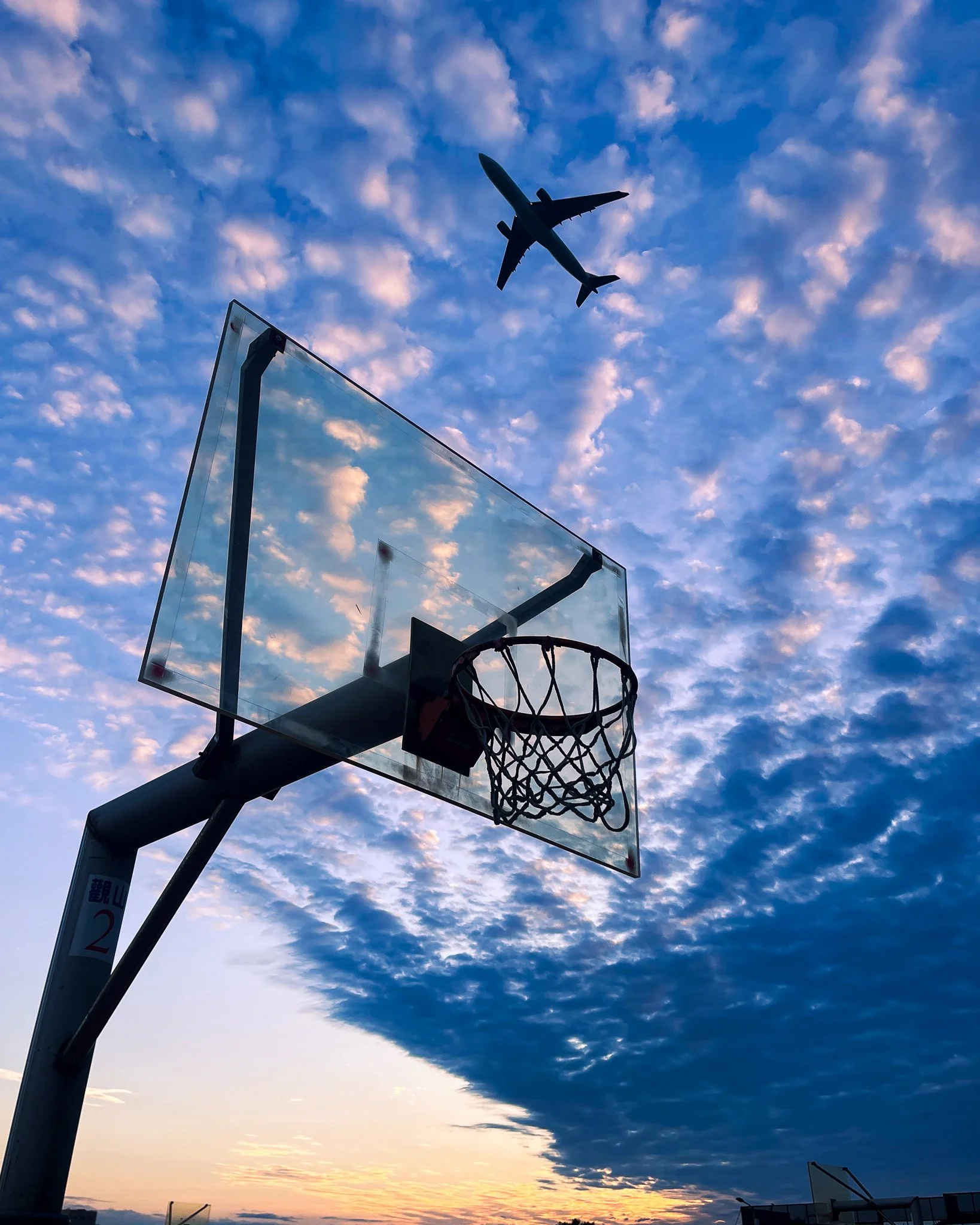 kushphoto-taiwan-basketball-hoop-airplane-sky-2024.jpg