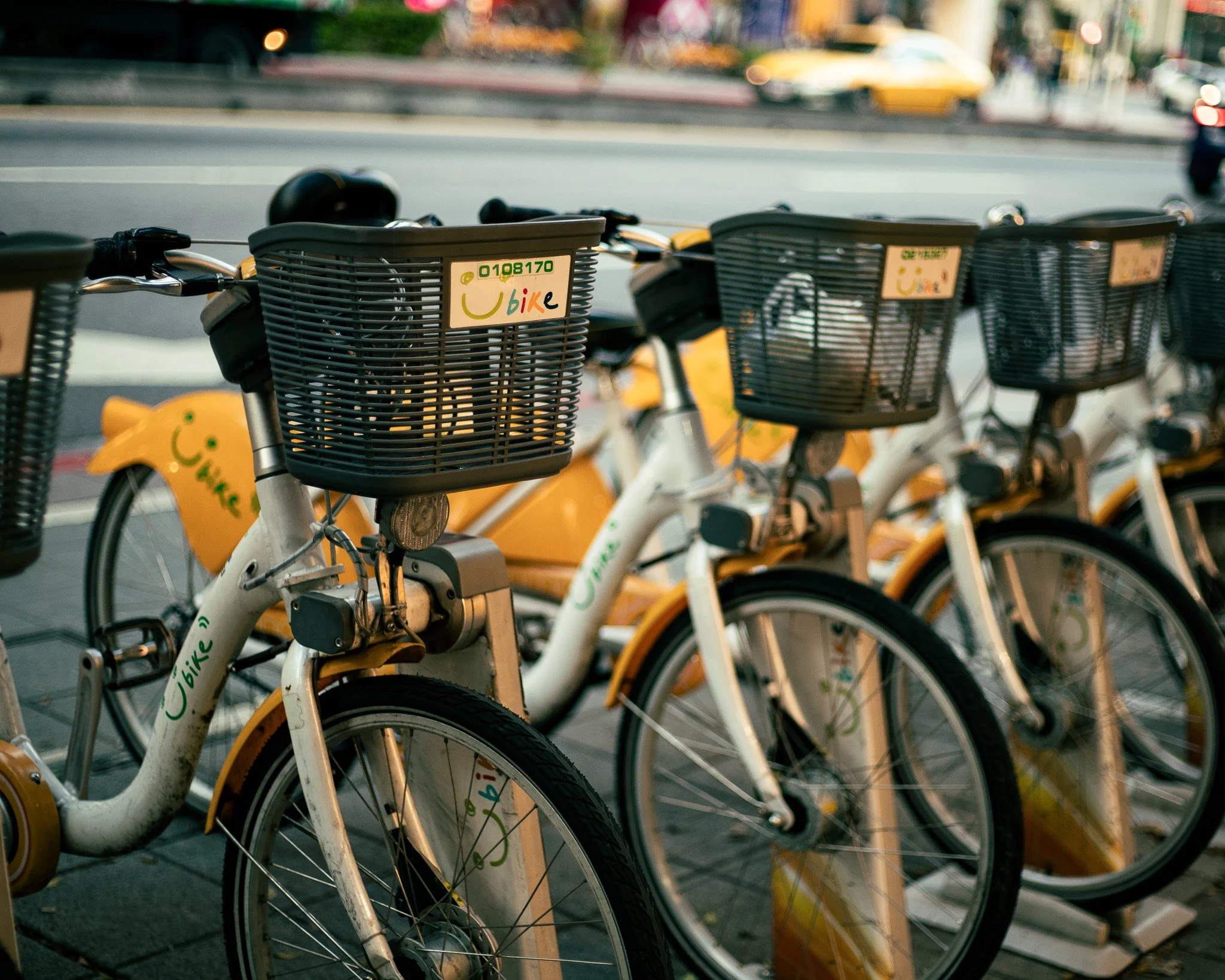 kushphoto-taipei-ubike-share-bicycles-row-2024.jpg
