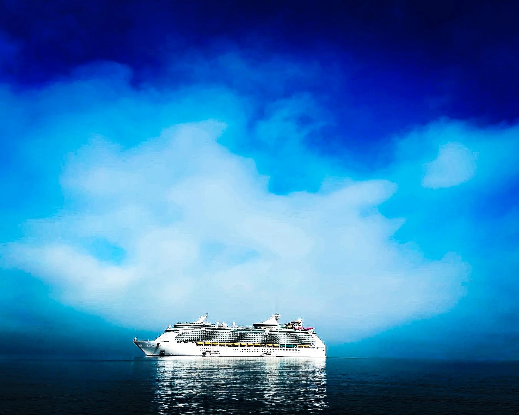 kushphoto-usa-cruise-ship-open-sea-2021.jpg