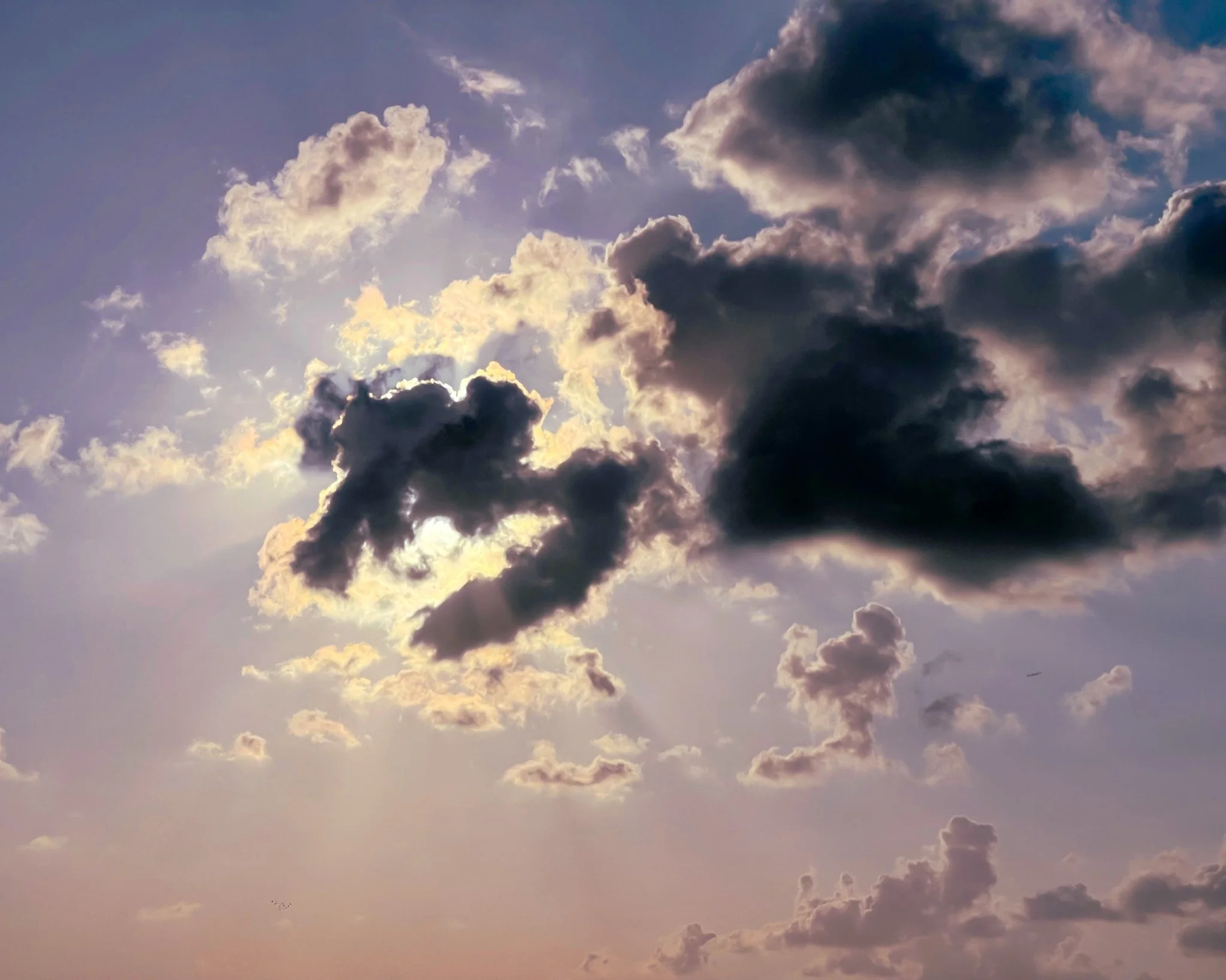 kushphoto-taiwan-sunbeams-storm-clouds-sky-2022.jpg
