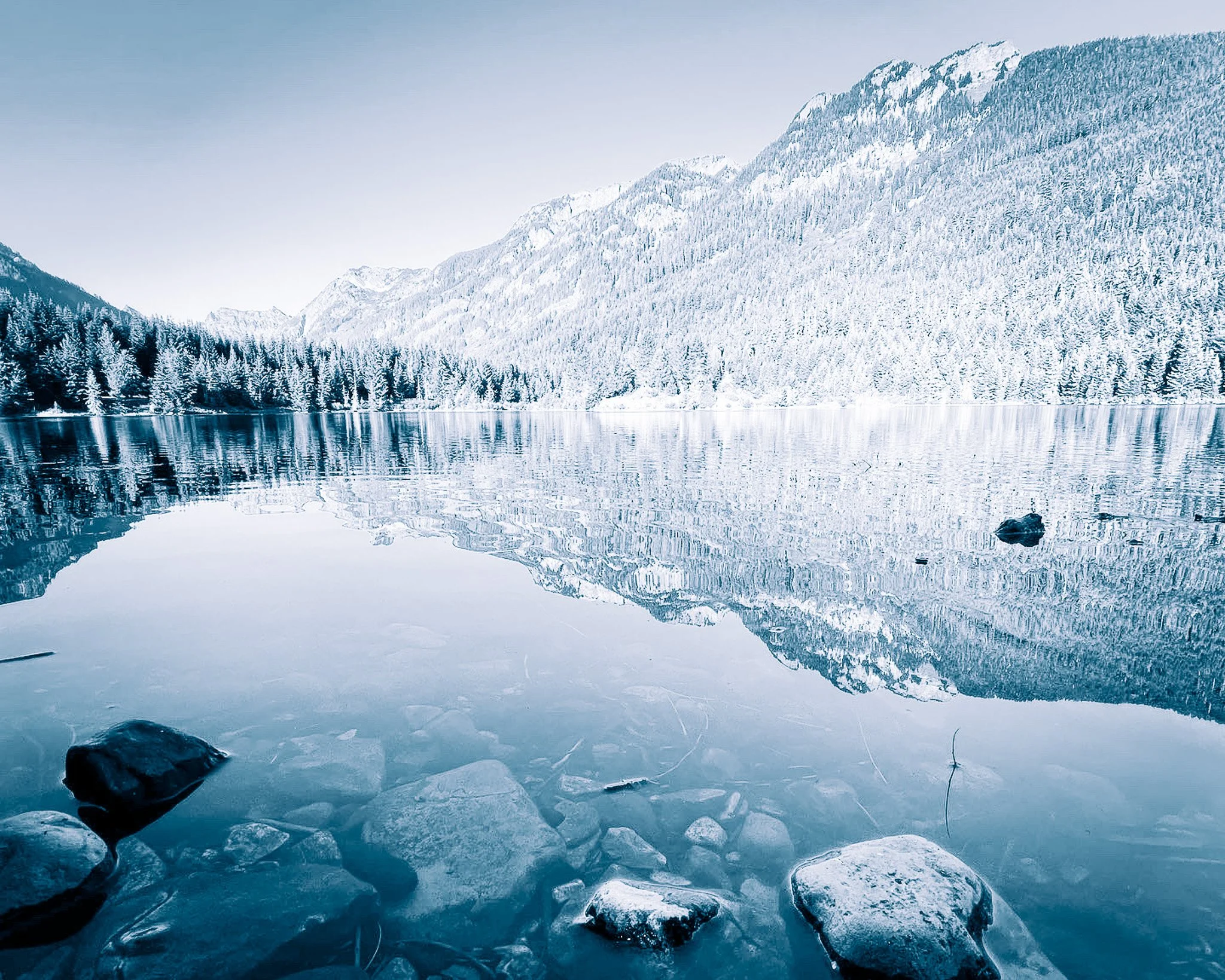 kushphoto-usa-snowy-mountain-lake-2021.jpg