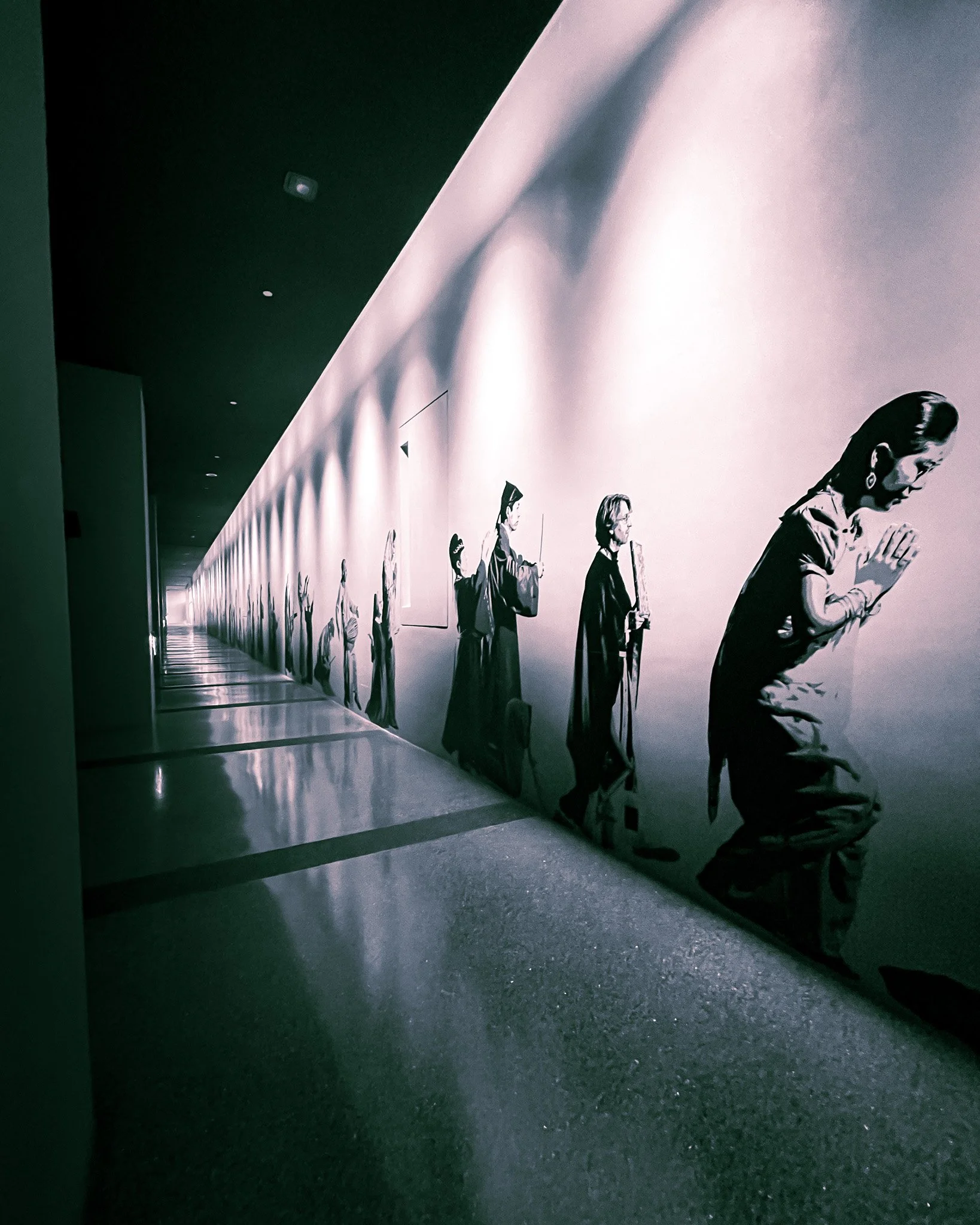 kushphoto-taiwan-gallery-figure-mural-corridor-2022.jpg