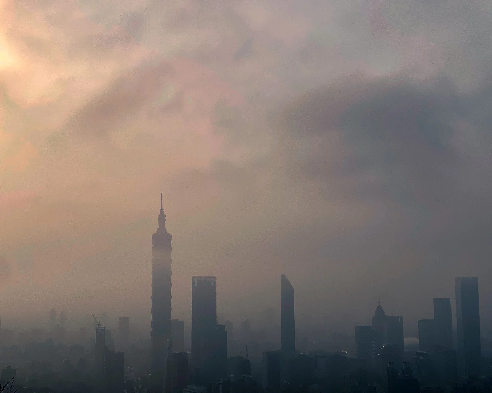 kushphoto-taipei-taipei-101-hazy-skyline-2024.jpg