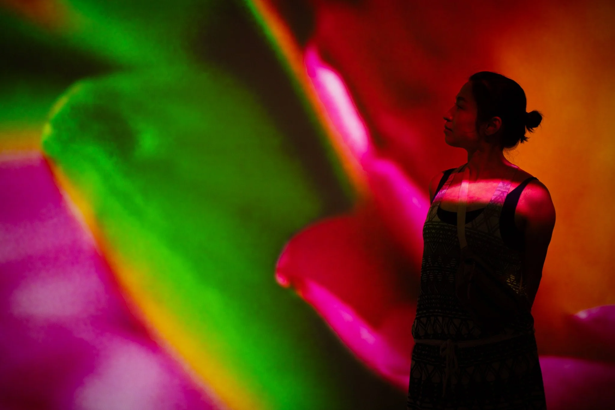 kushphoto-taiwan-silhouette-glowing-color-screen-2024.jpg
