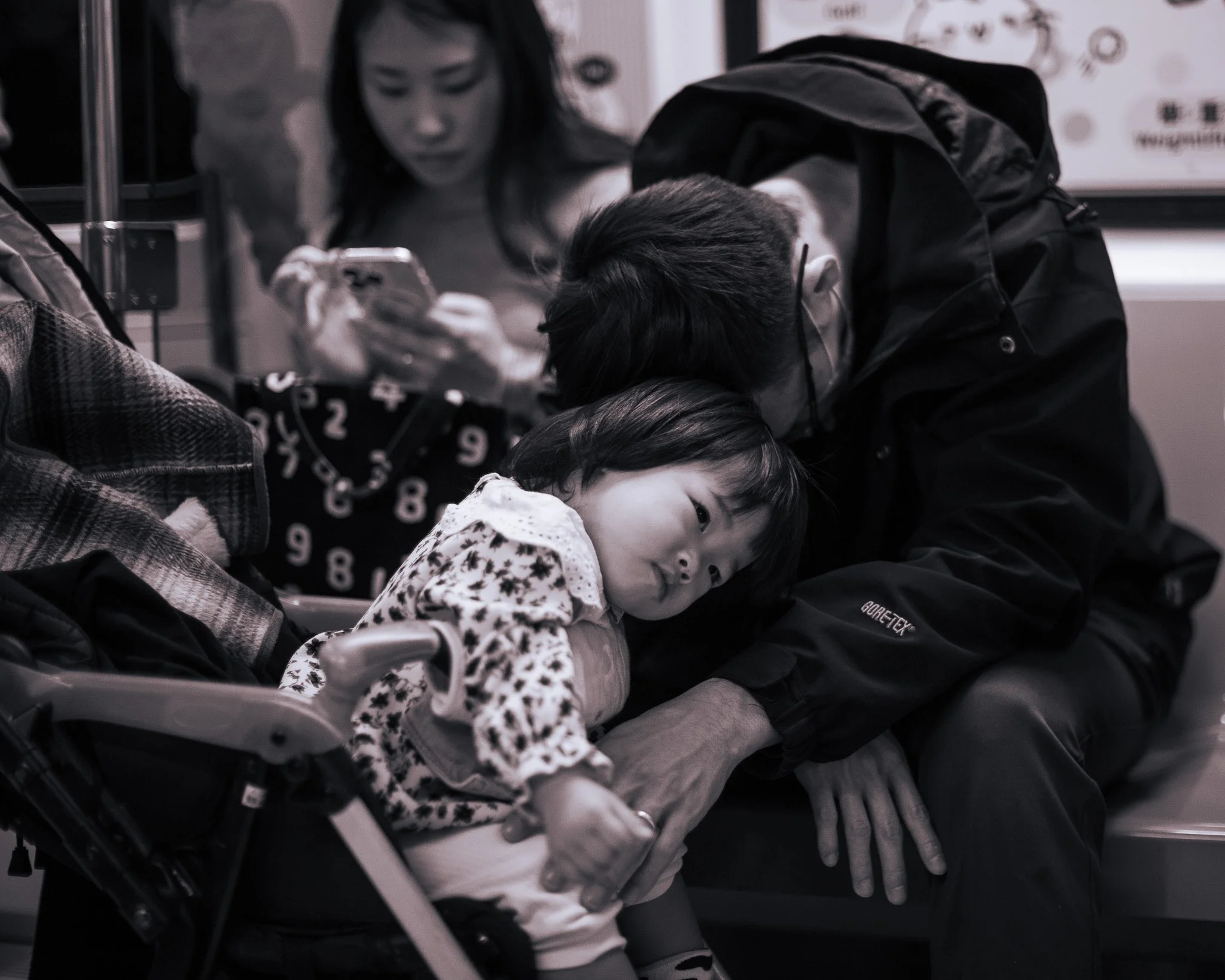 kushphoto-taiwan-child-sleeping-metro-lap-2025.jpg