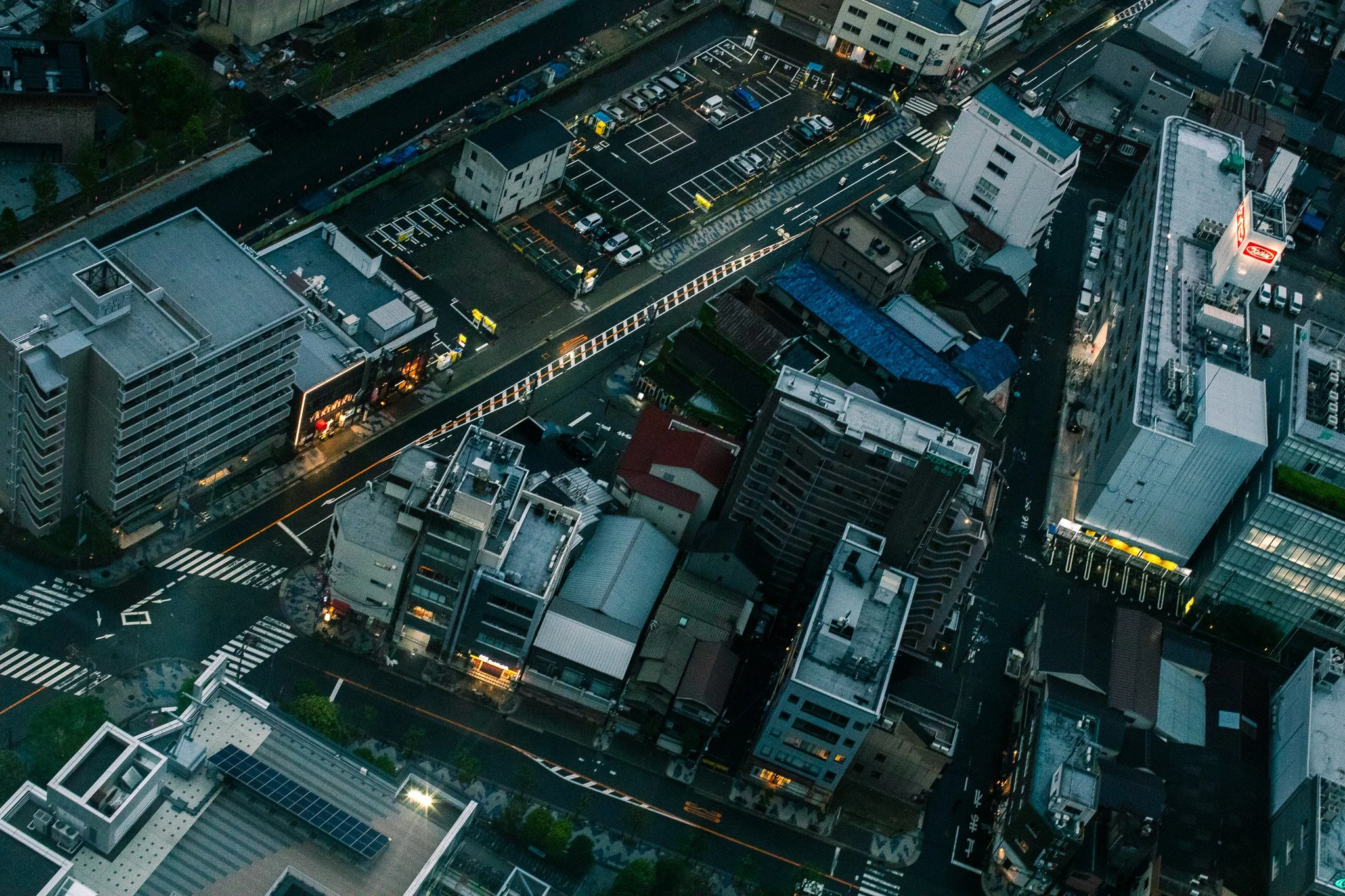 kushphoto-osaka-aerial-street-rooftops-dusk-2024.jpg