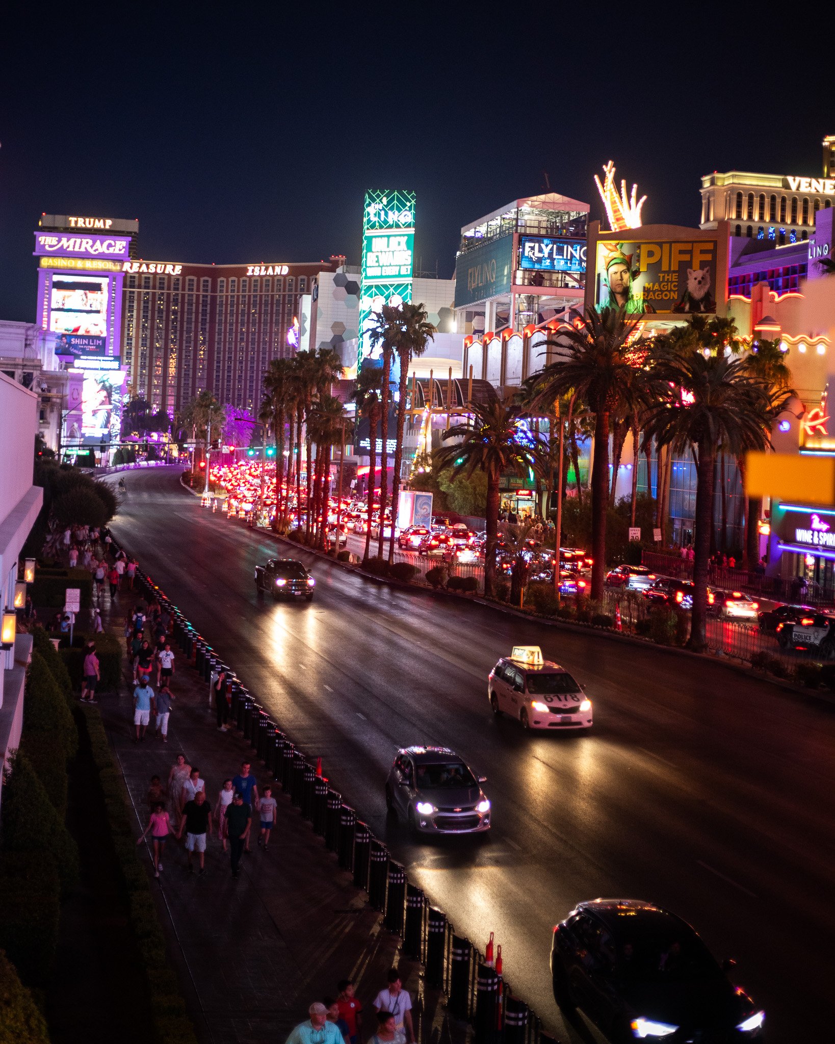 kushphoto-las-vegas-las-vegas-strip-night-traffic-2023.jpg