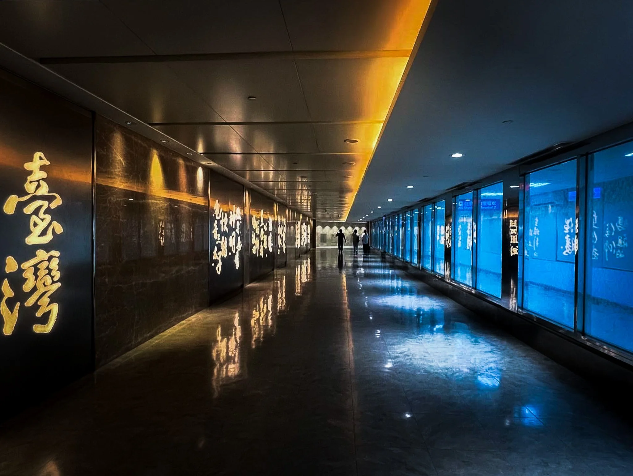 kushphoto-taipei-calligraphy-wall-underground-passage-2024.jpg
