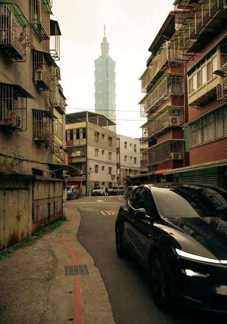 從巷弄仰望台北101——台北街頭攝影