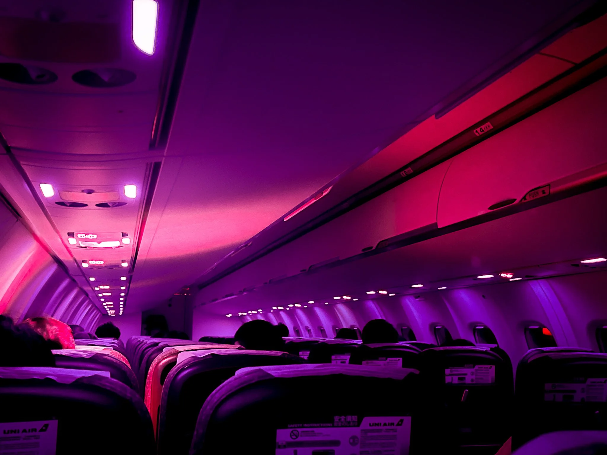 kushphoto-taiwan-airplane-cabin-mood-lighting-2022.jpg