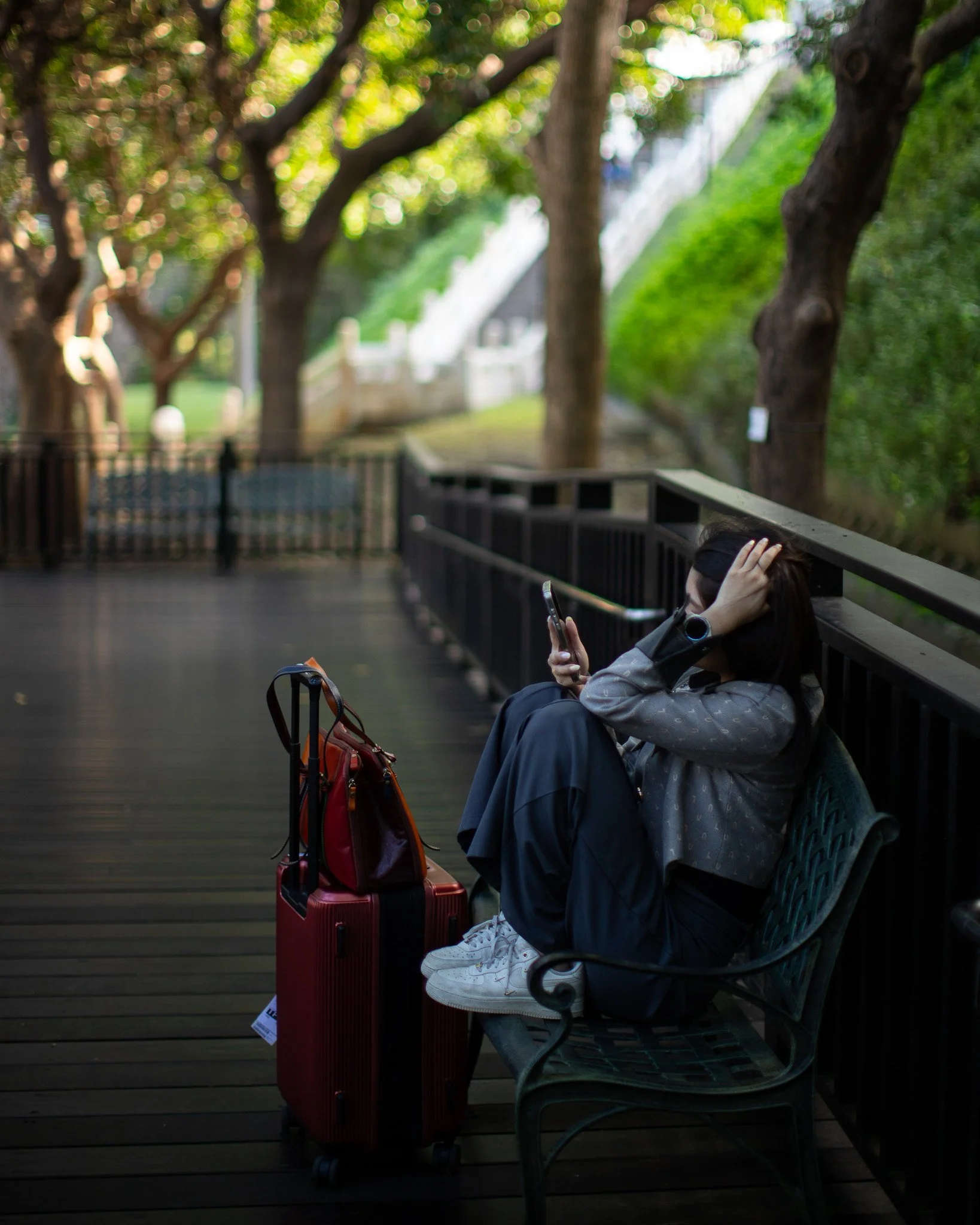 kushphoto-taiwan-traveler-suitcase-park-bench-2024.jpg