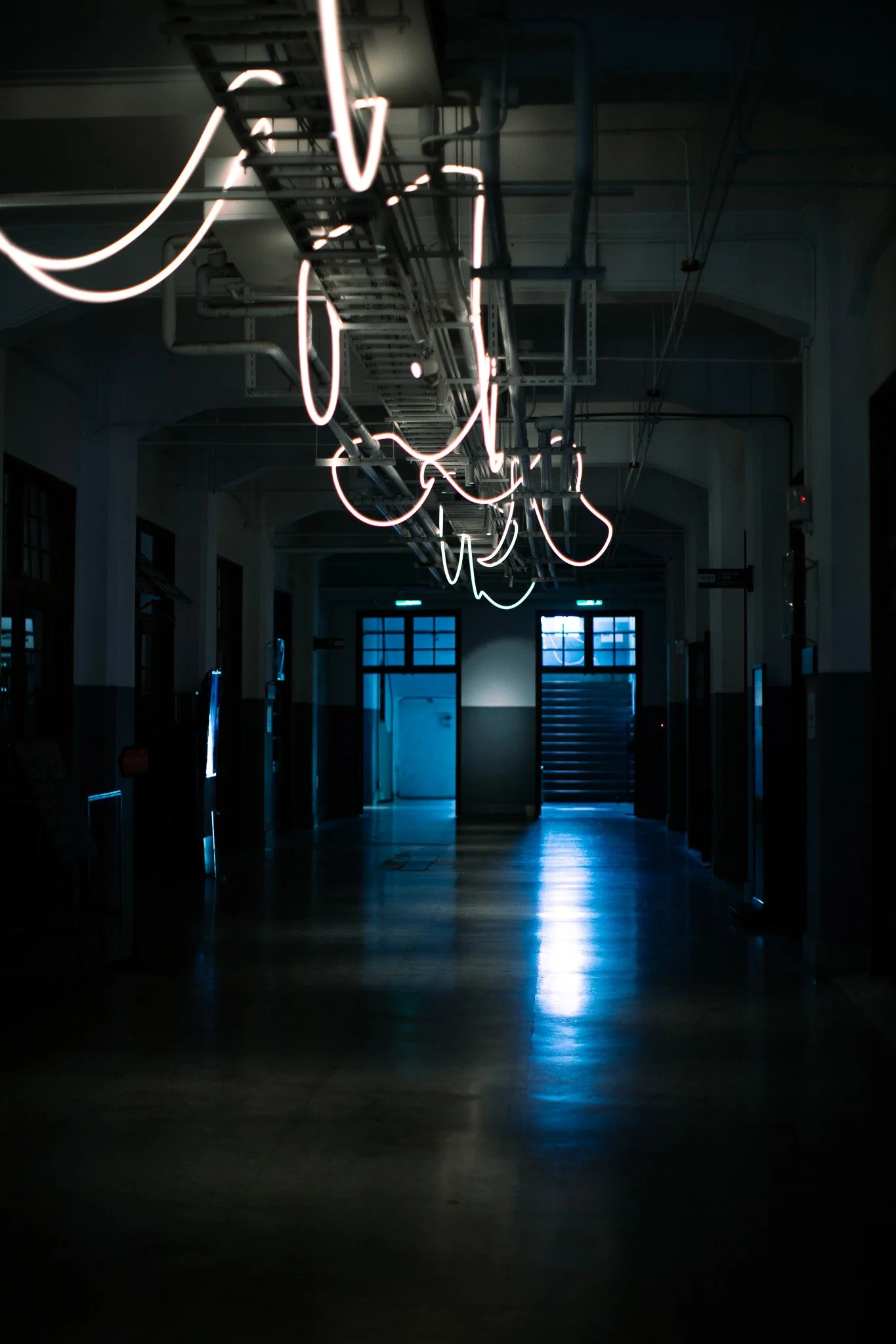 kushphoto-taiwan-neon-light-corridor-hallway-2024.jpg