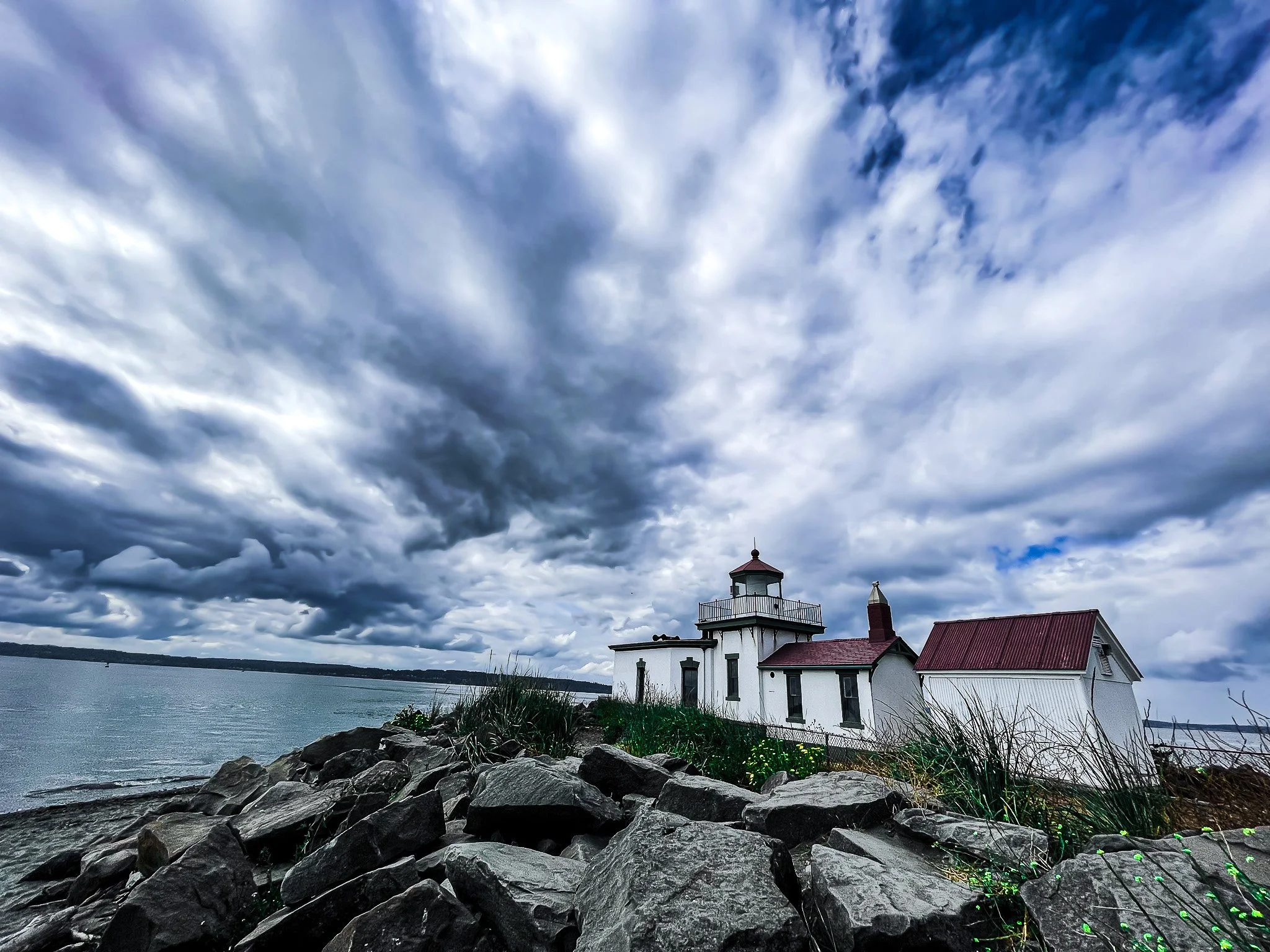 kushphoto-seattle-coastal-lighthouse-dramatic-clouds-2021.jpg