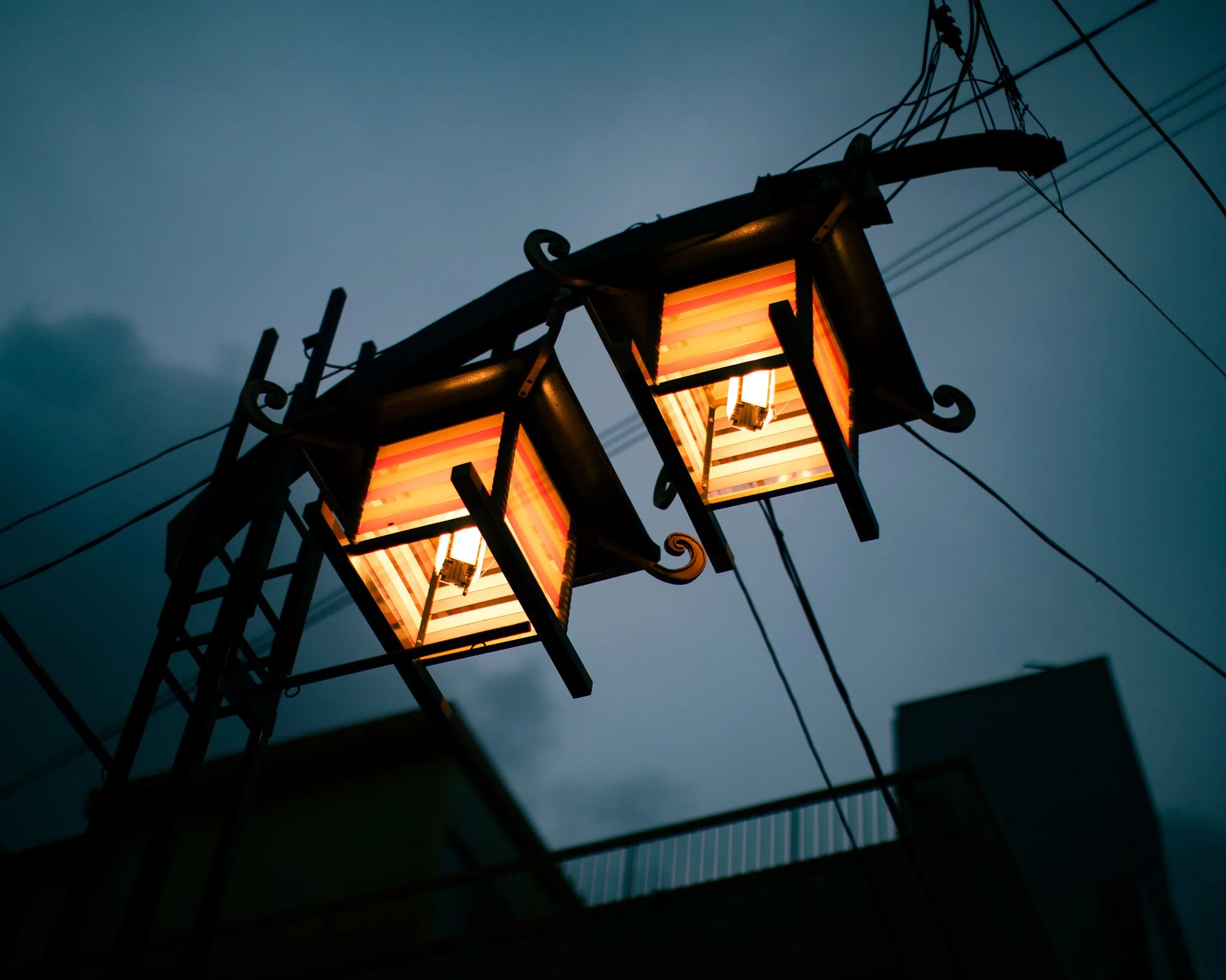 kushphoto-japan-paper-lanterns-dusk-wires-2024.jpg