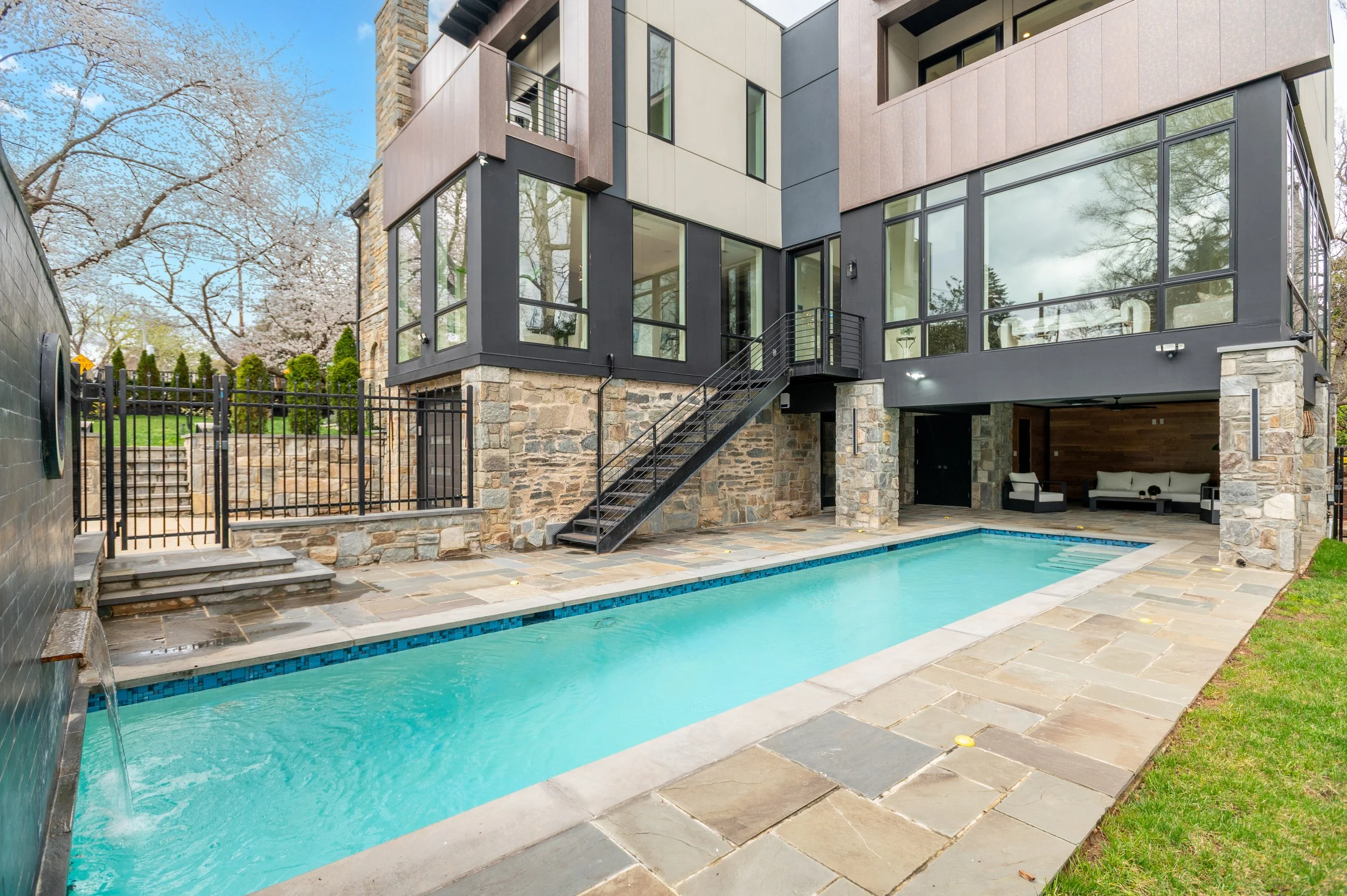 883001foxhallrdnw0587.jpg