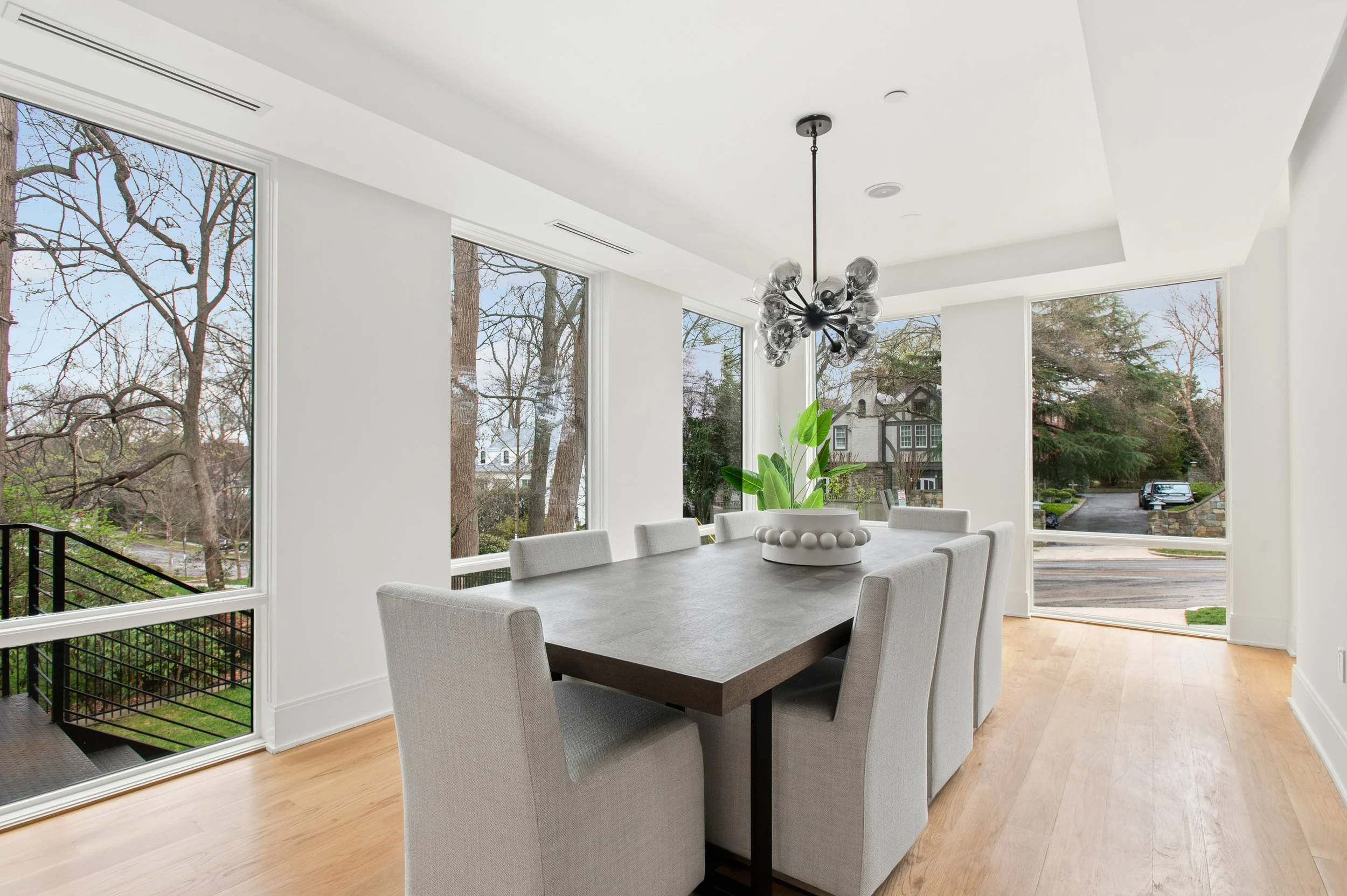 18-3001FoxhallRdNW0517.jpg