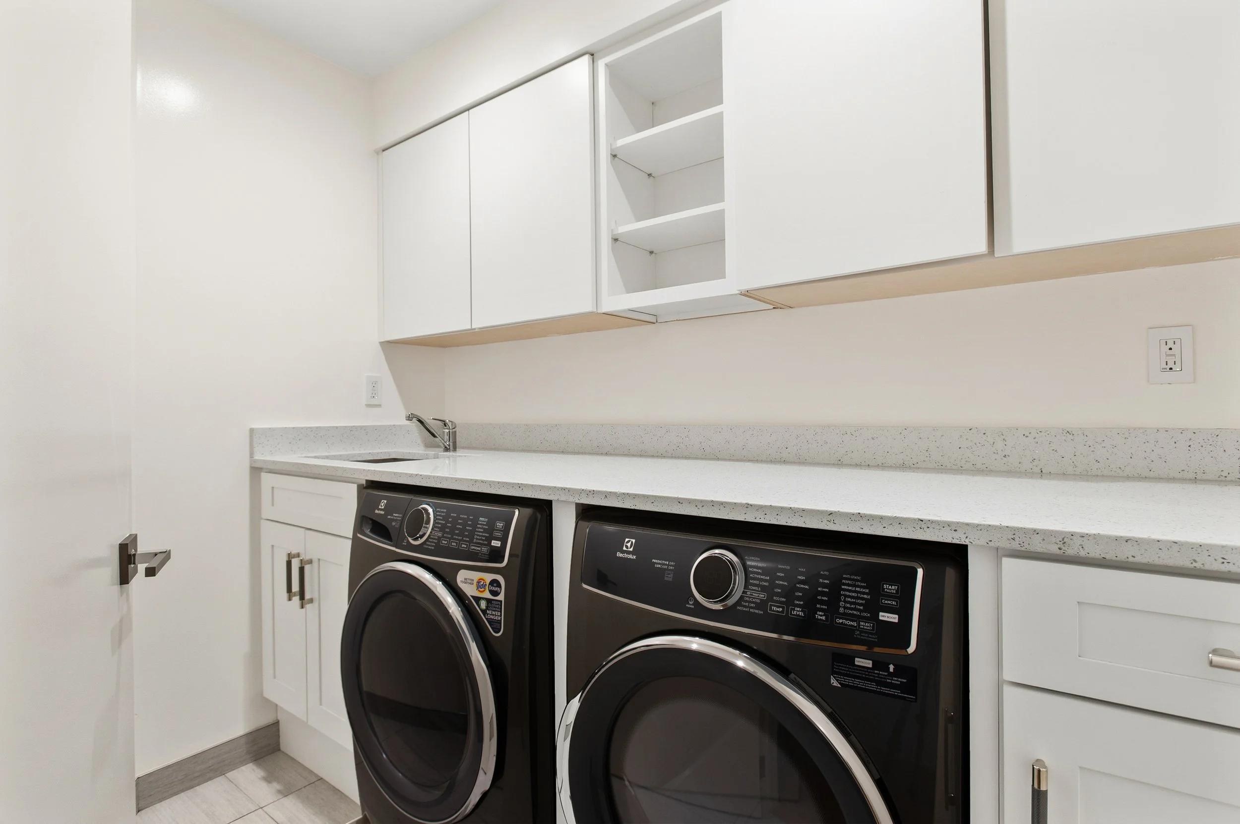 68-3001FoxhallRdNW0567.jpg