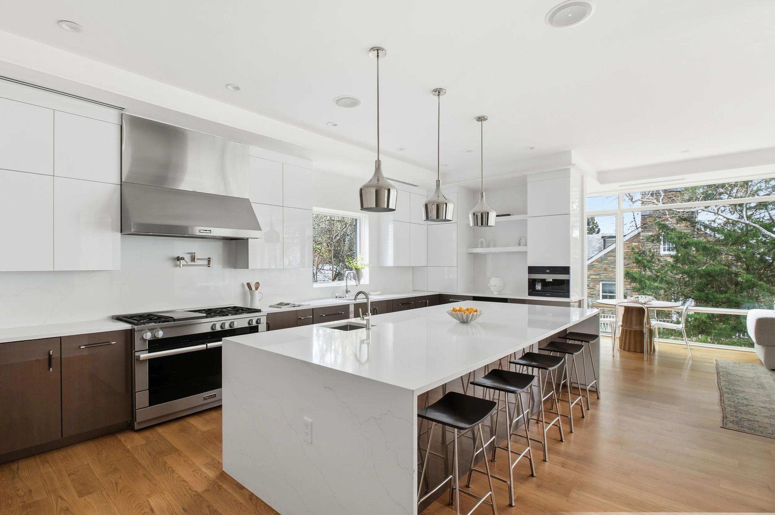 32-3001FoxhallRdNW0531.jpg