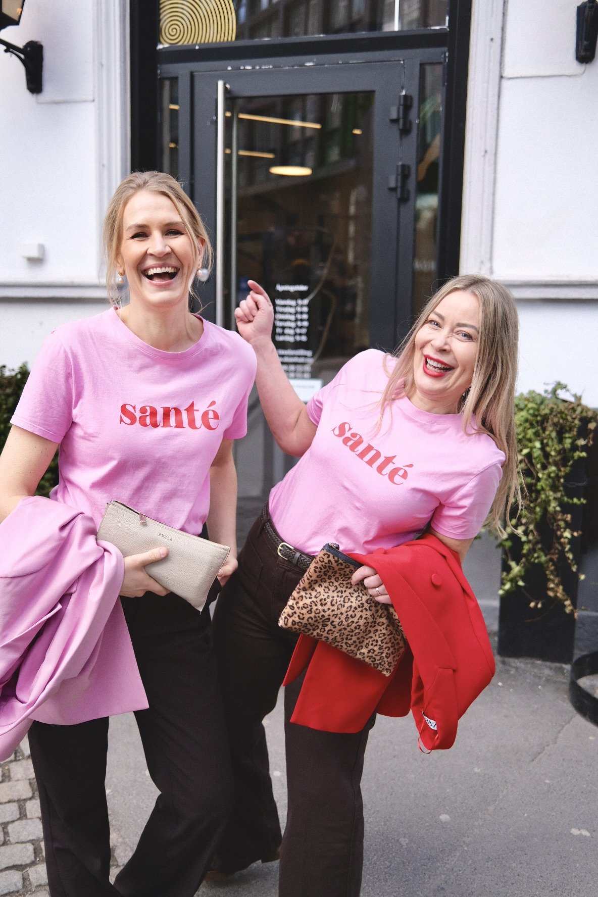 Meri Wiik og Kristin Westreng Aas har til sammen over 40.000 følgere på LinkedIn og har to av de største profilene på kanalen. Sammen leverer de synlighet for din merkevare gjennom unik strategi basert på lang erfaring i både B2B og B2C.