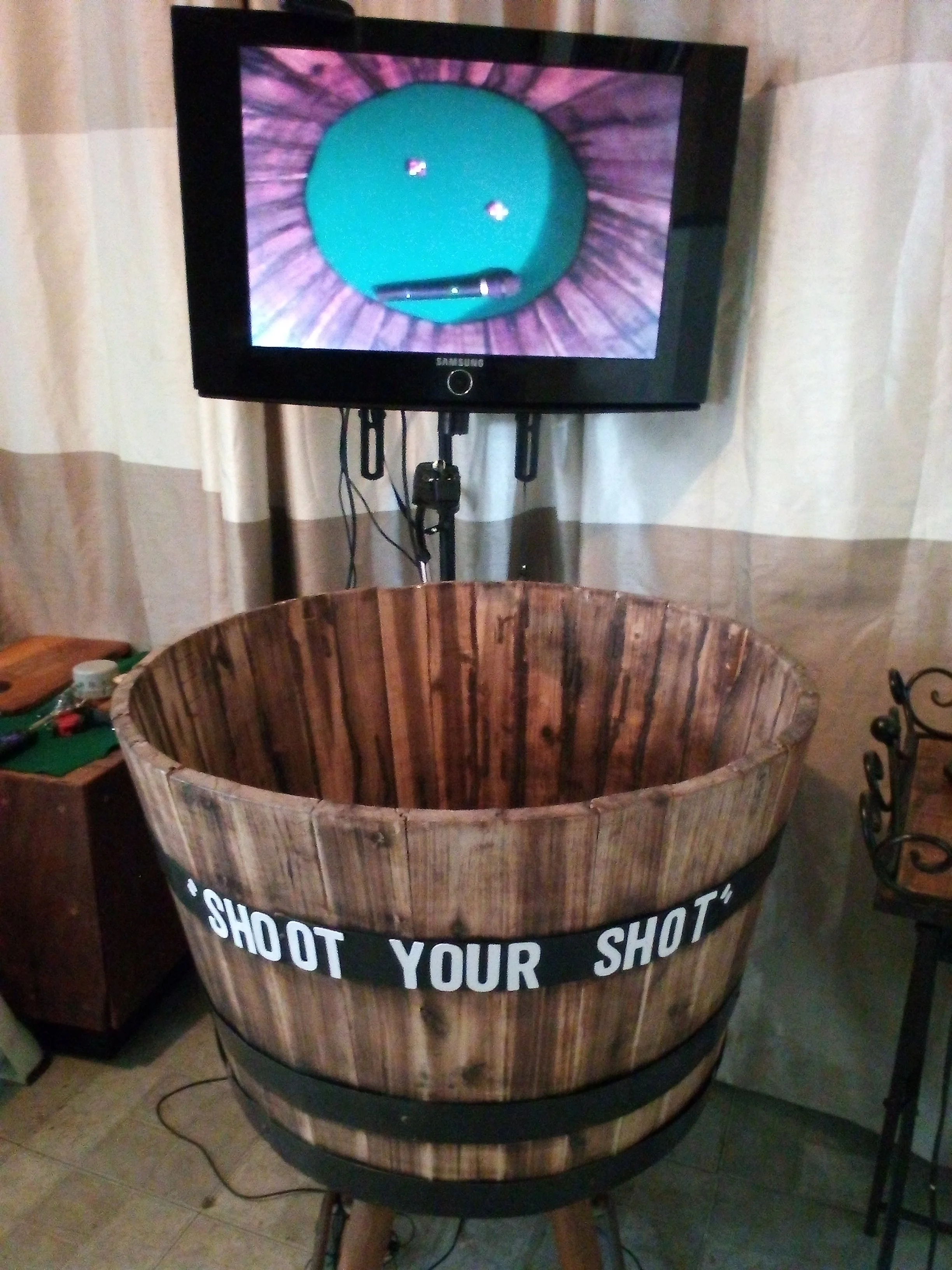 dice hole, TV AND HOLE ,FOR SHOW PEOPLE .jpg