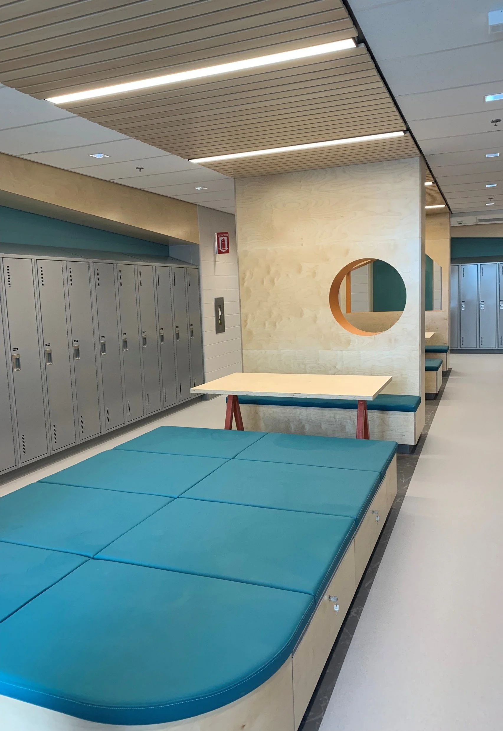 Mobilier_collaboratif_corridor_école.jpg