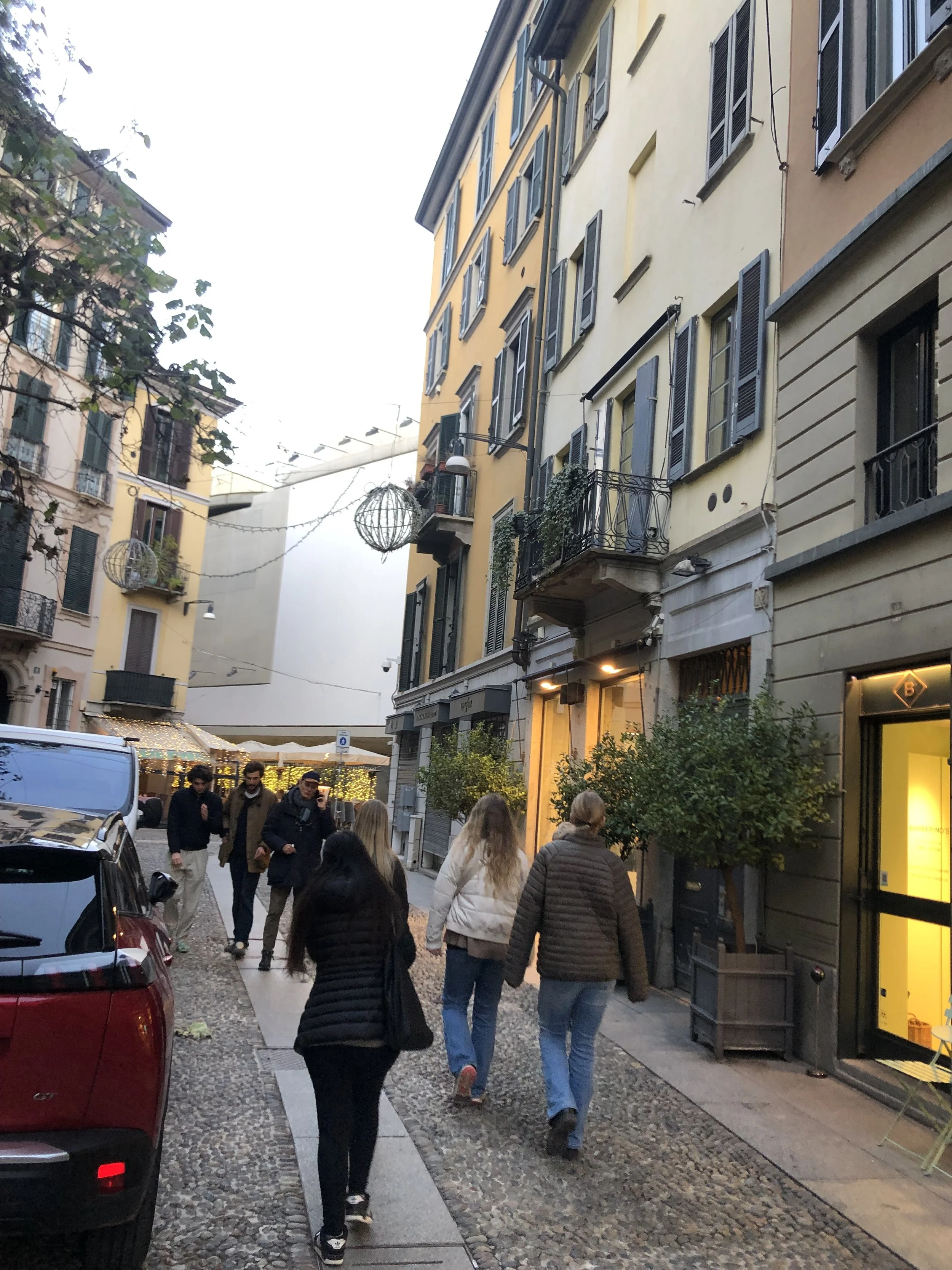 Via-Madonnina-Brera-Milano-store-3.jpg