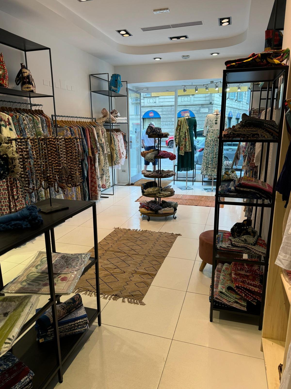 Corso-Magenta-Milano-store-14.jpg