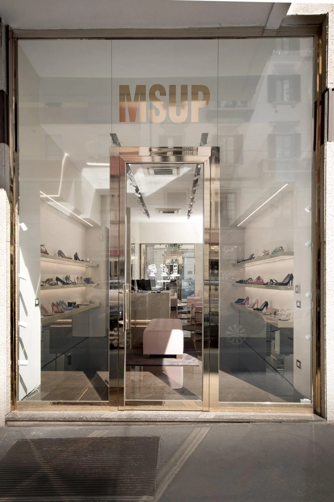 Corso-Genova-Navigli-Milano-store-5.jpg