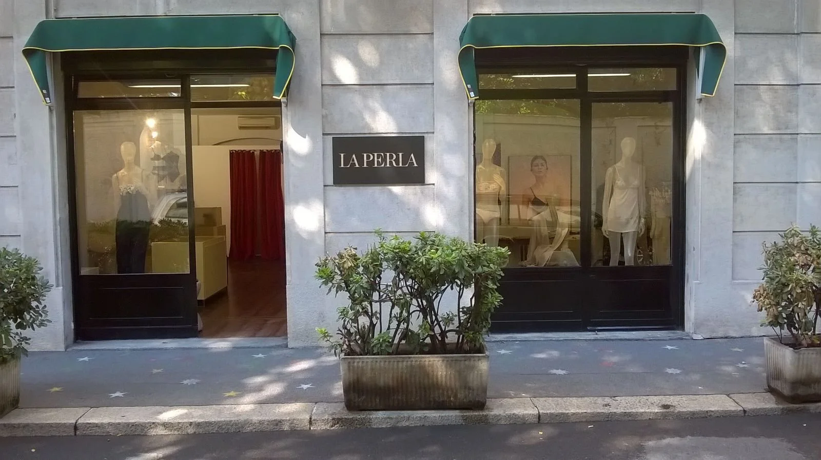 Via-Scarpa-Corso-Vercelli-Milano-store-1.jpg