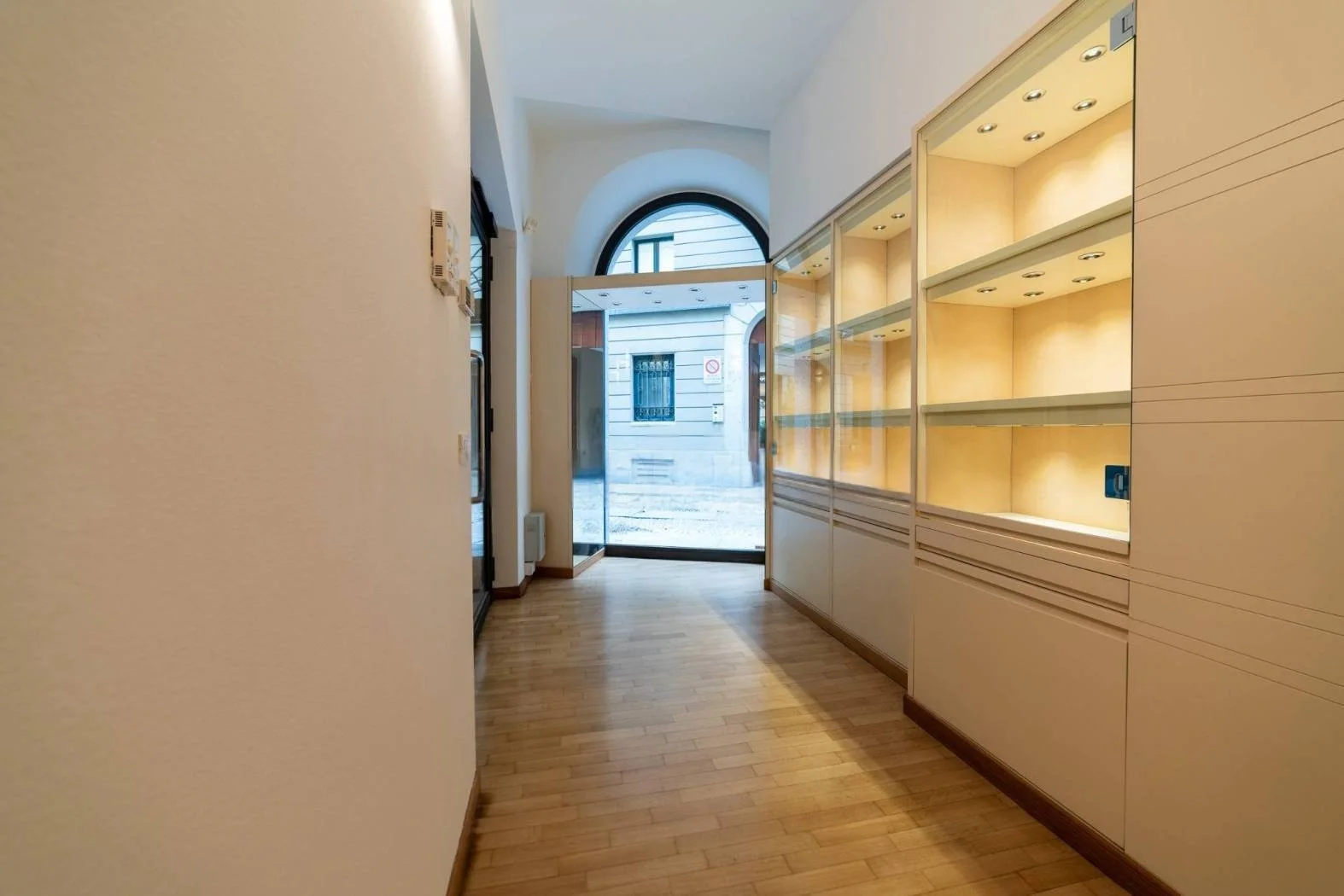 Via-Madonnina-Brera-Milano-store-6.jpg