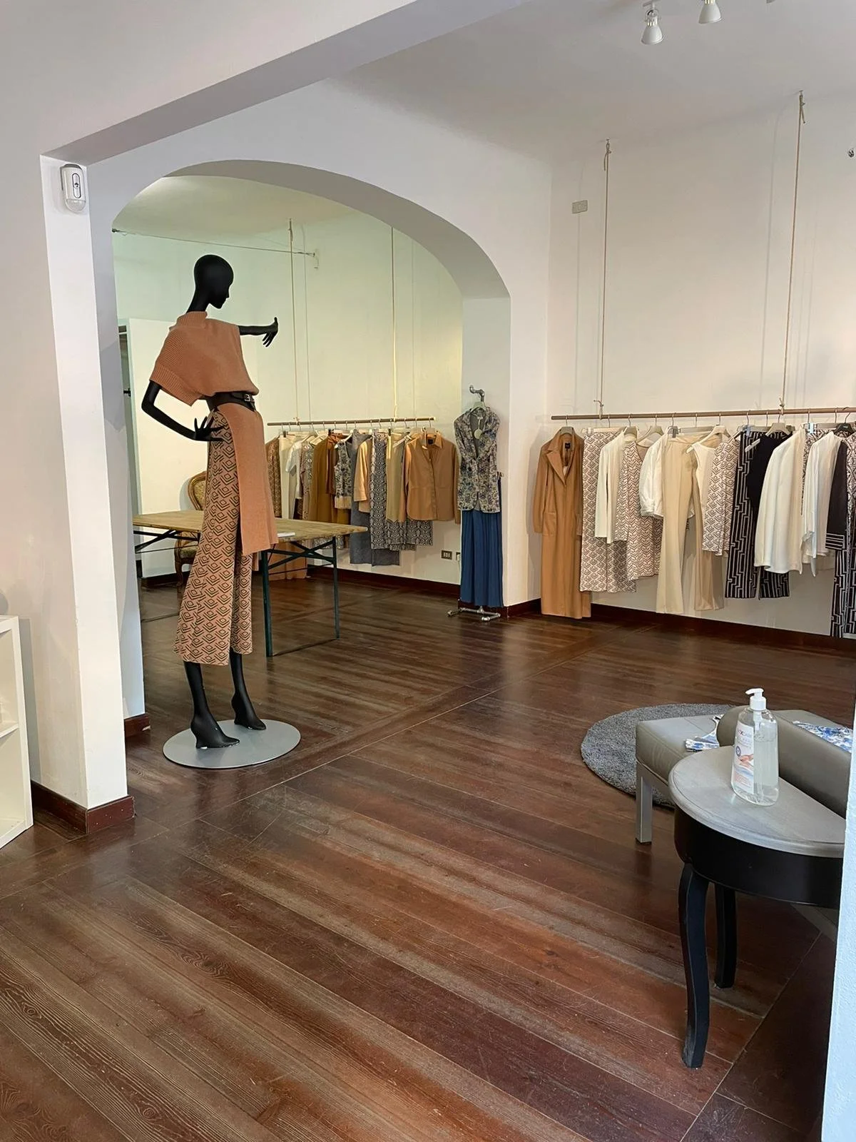 Via-Scarpa-Corso-Vercelli-Milano-store-6.jpg