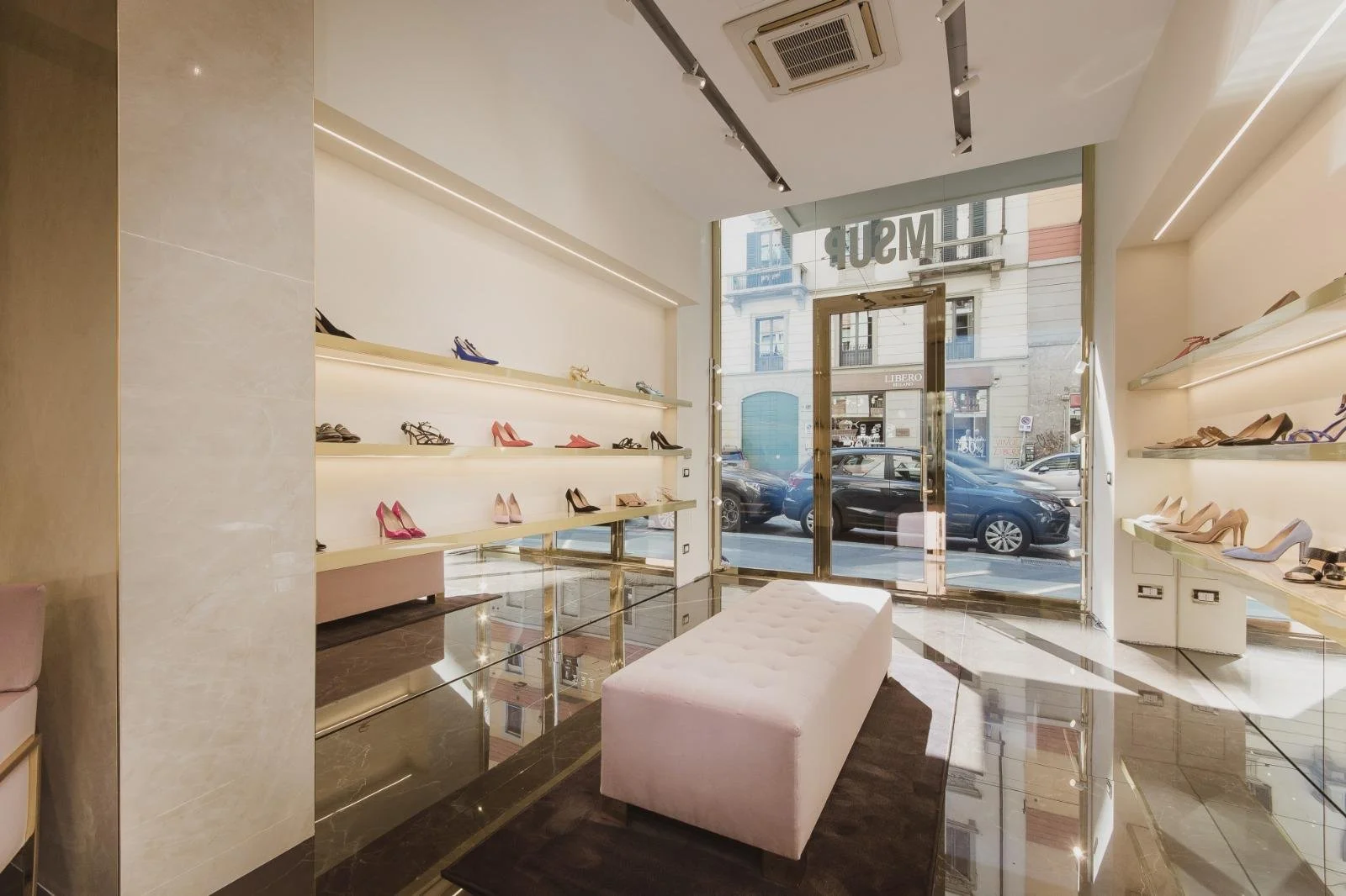 Corso-Genova-Navigli-Milano-store-0.jpg