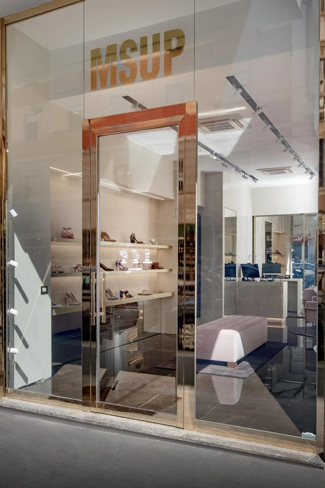 Corso-Genova-Navigli-Milano-store-1.jpg