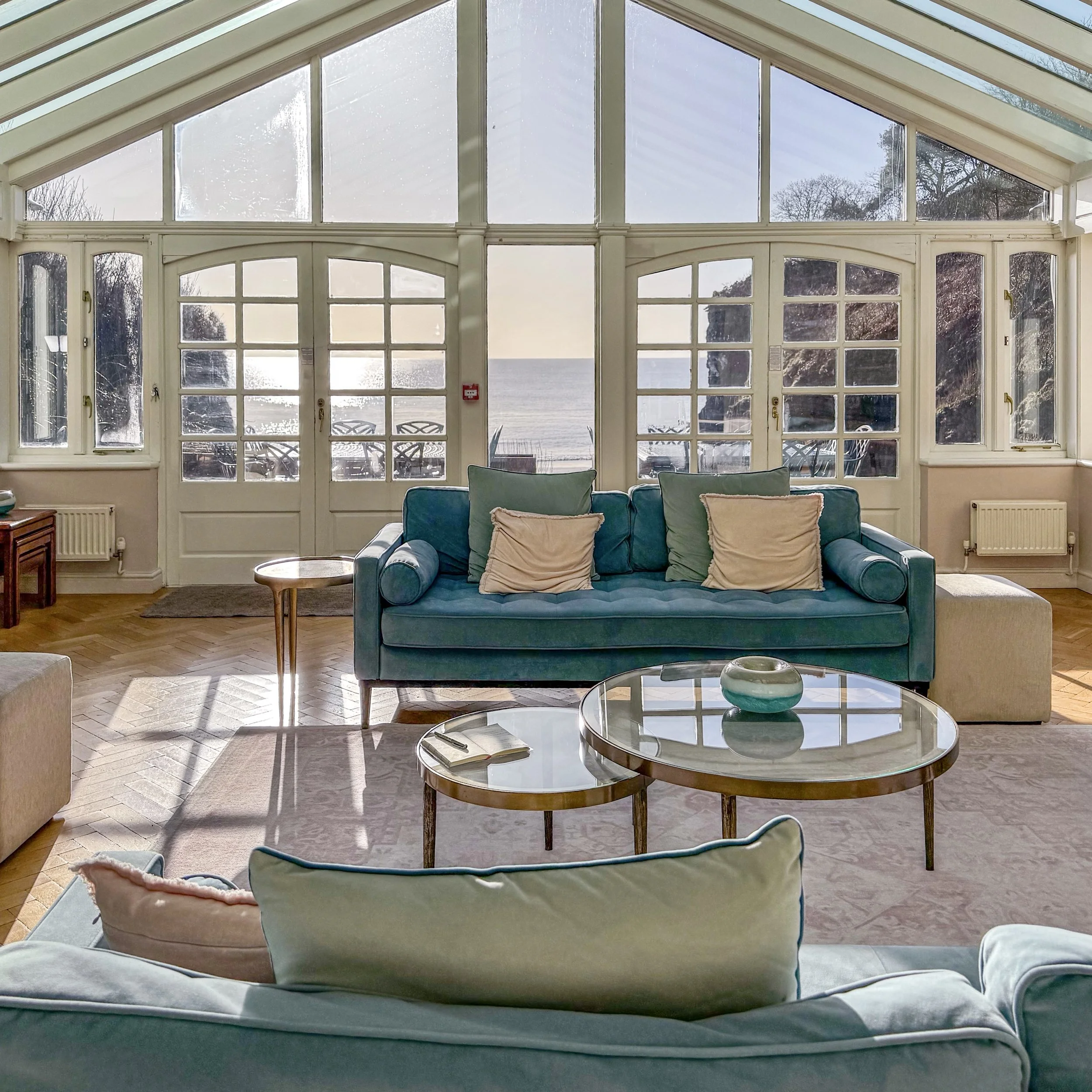 How to Choose a Large House in Wales for a Group Stay