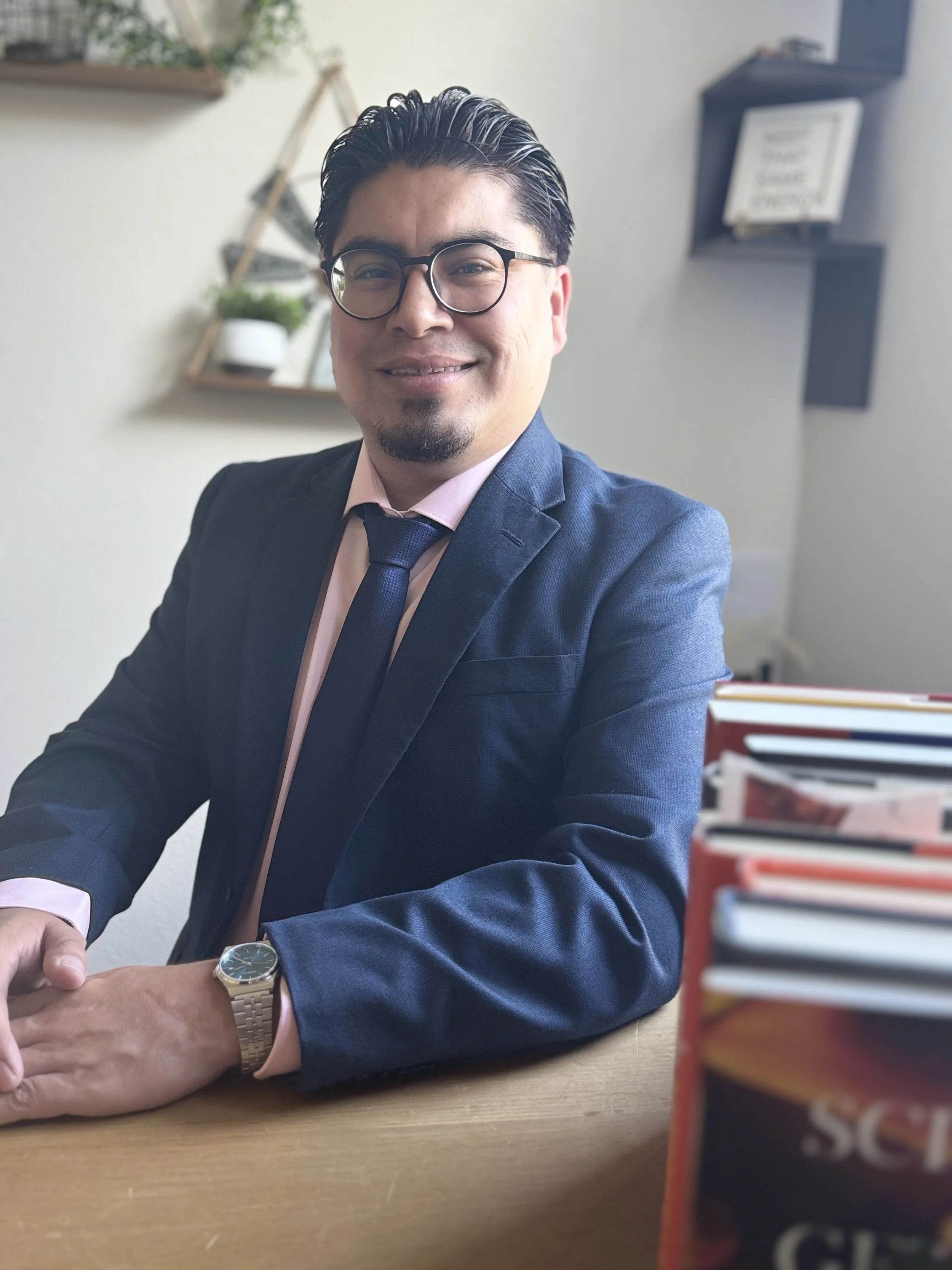 An educational consultant. A professional tutoring students in academic career guidance.