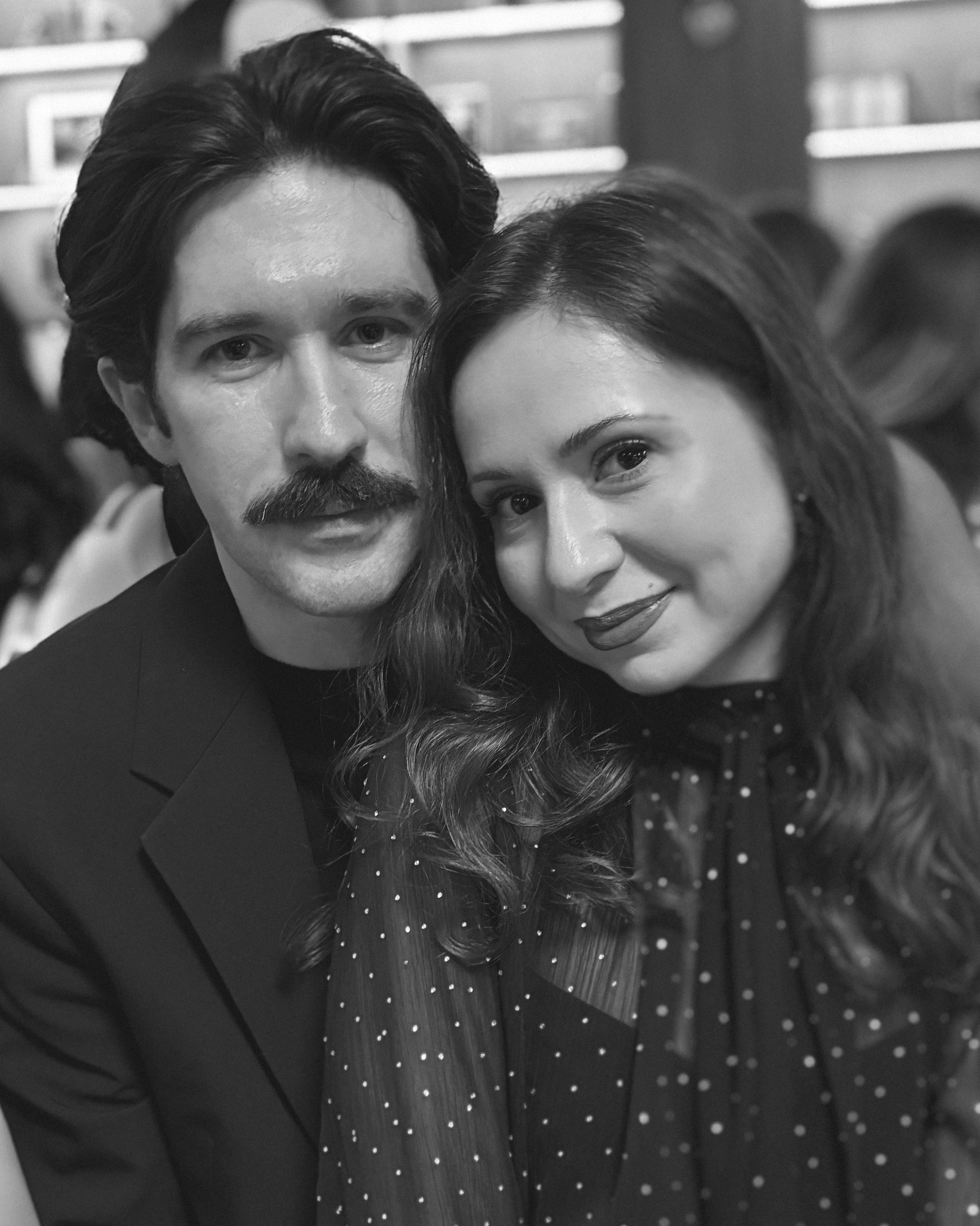 Nela si Tiberiu, fotografi specializati in fotografie de nunta, familie si portret.